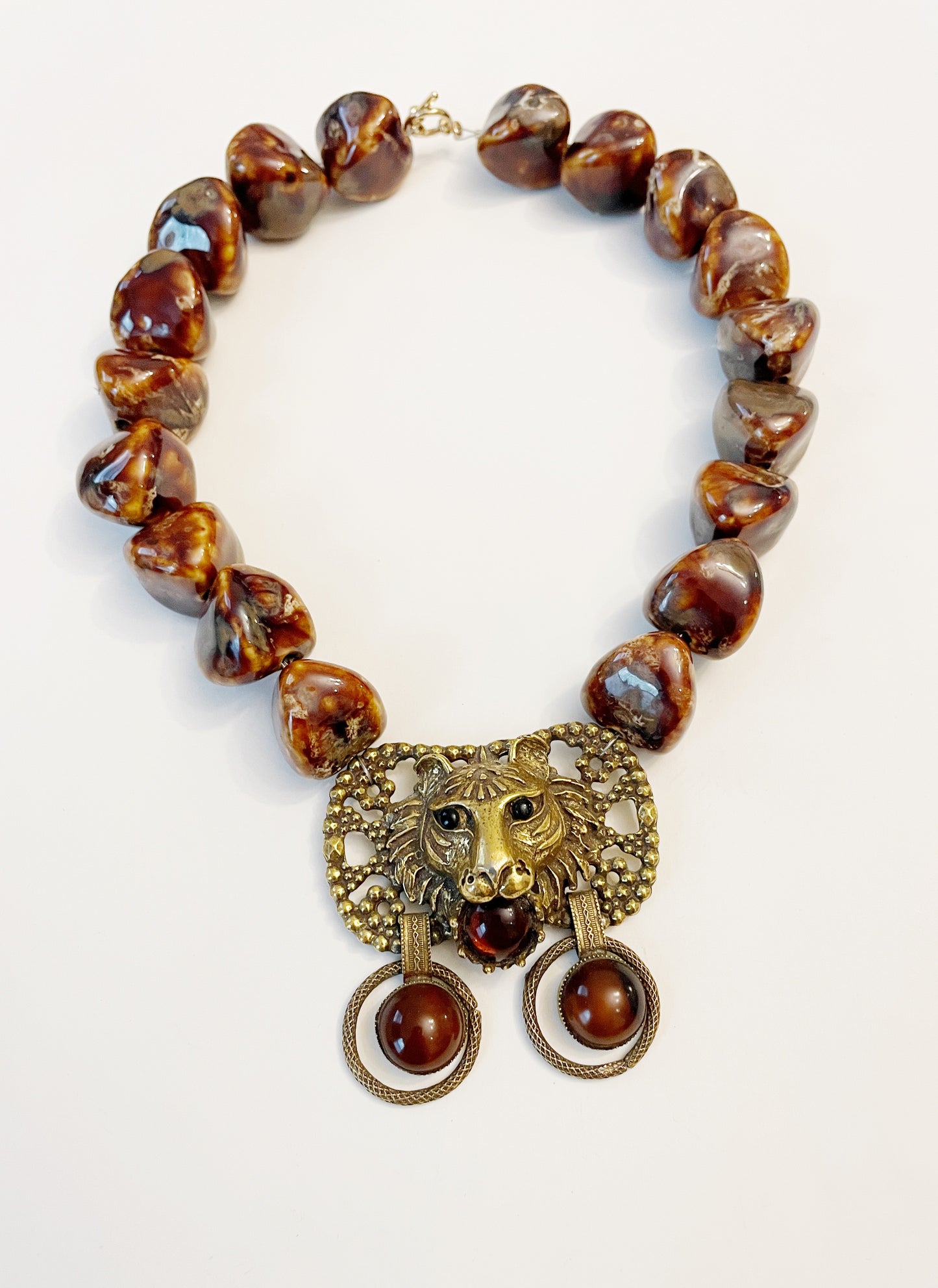 Lux lion choker