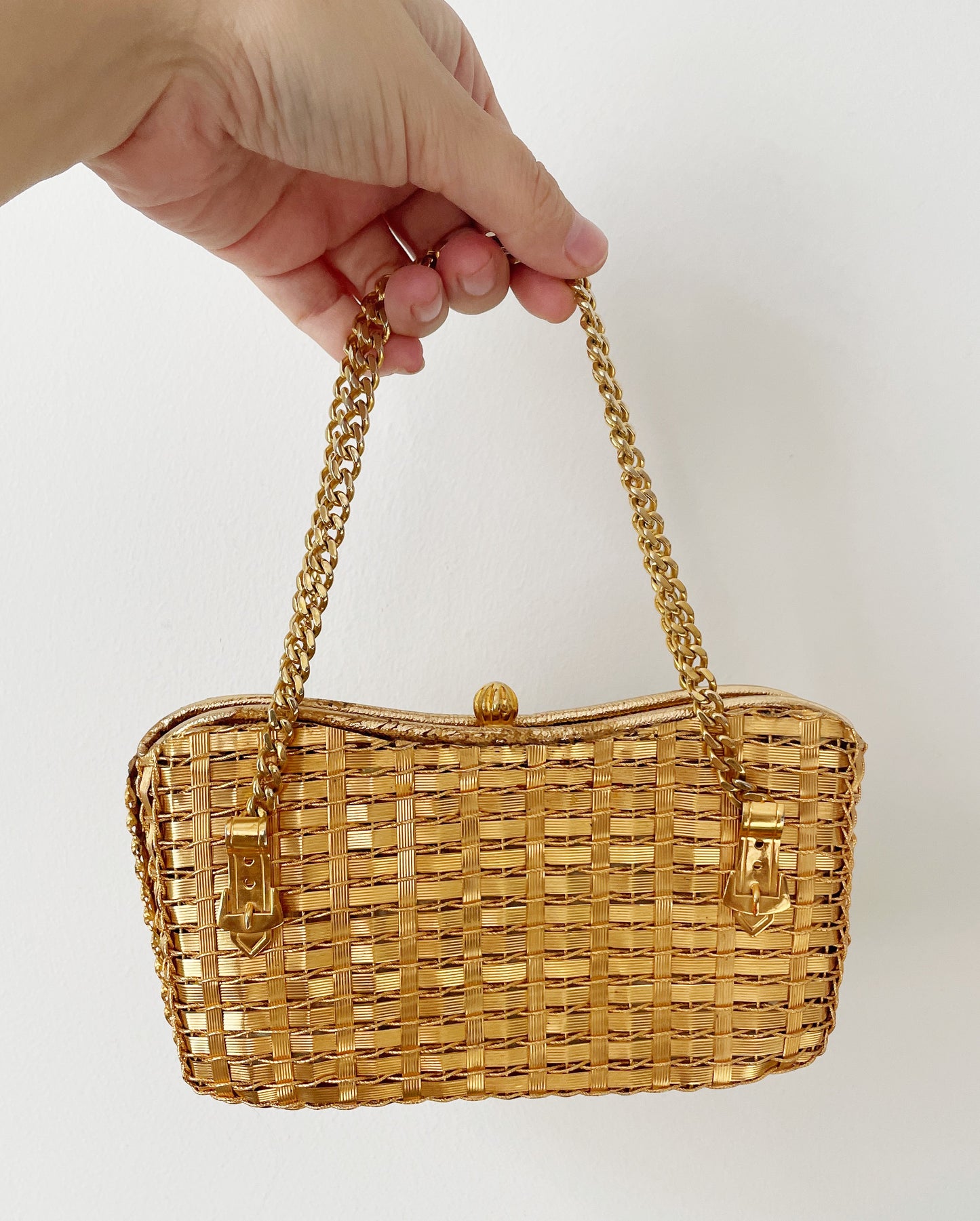 Hidden treasure crab purse