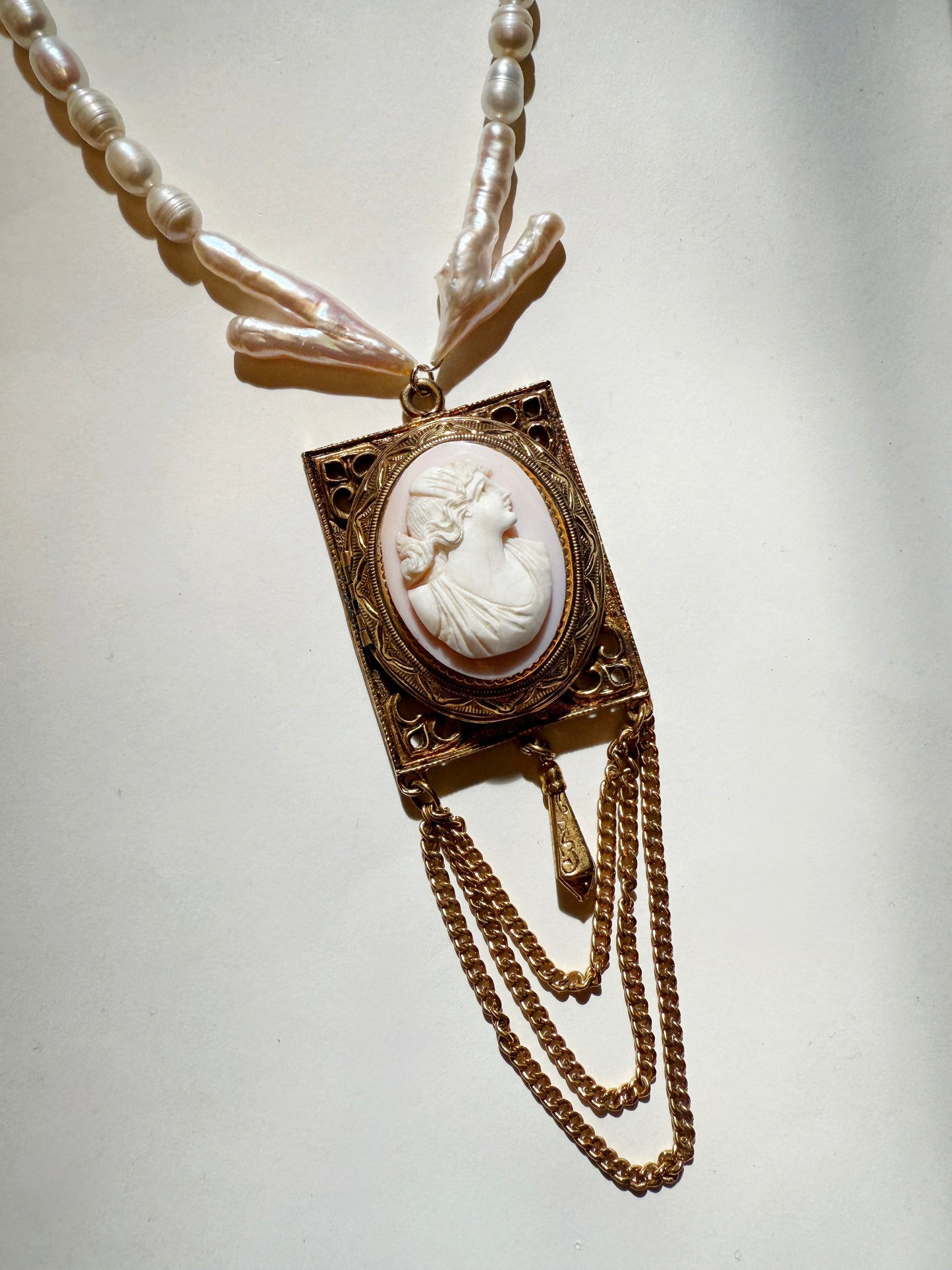 cameo pearl locket necklace