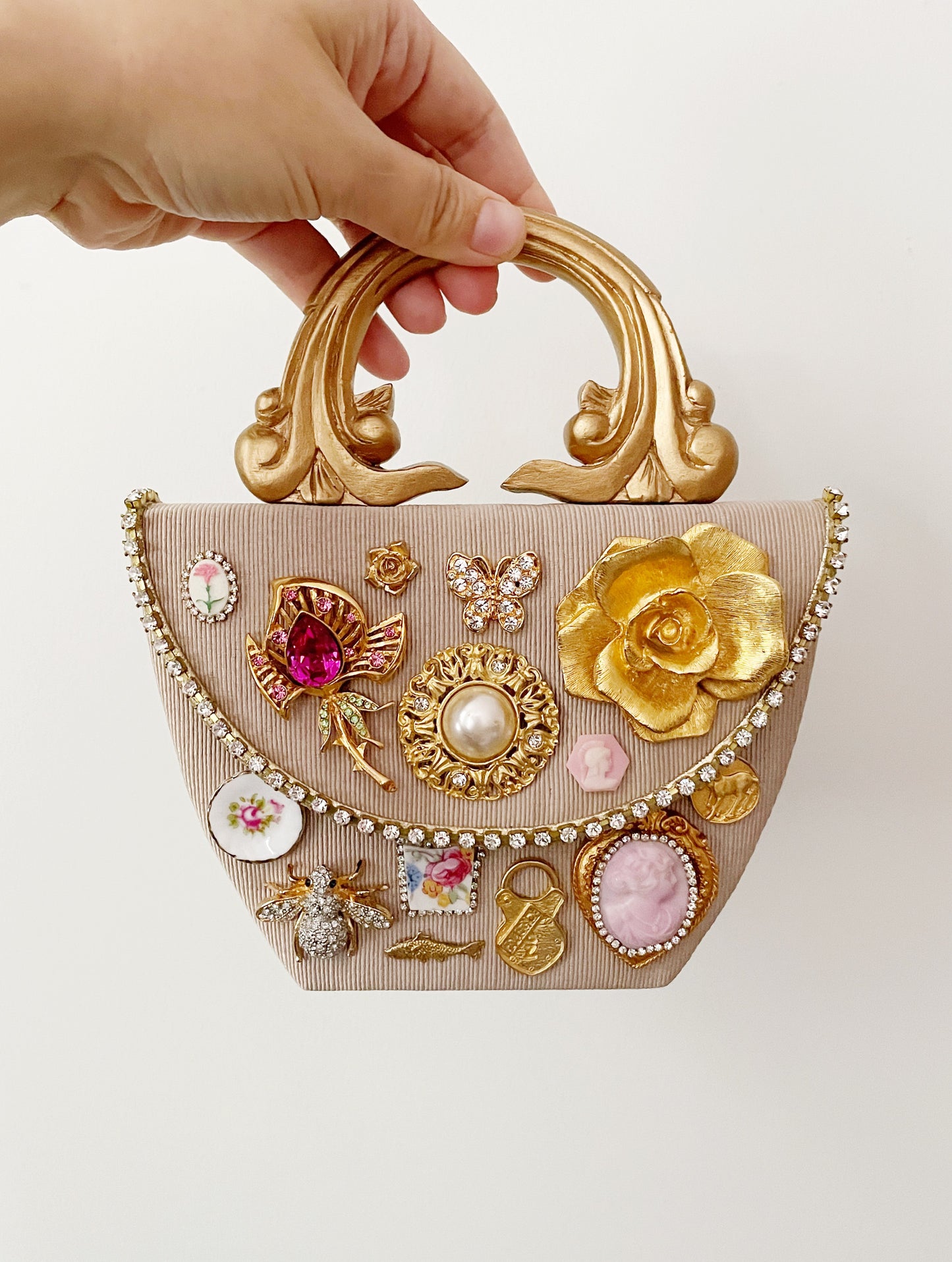 Garden gallery wall purse