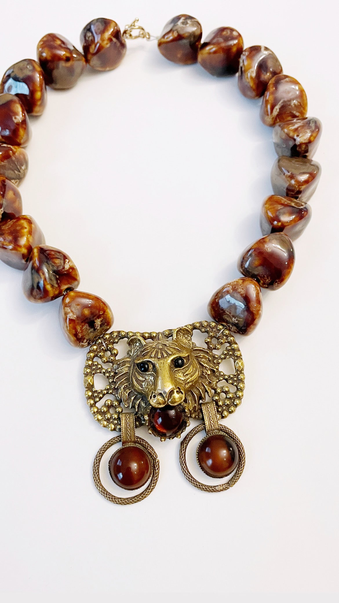 Lux lion choker