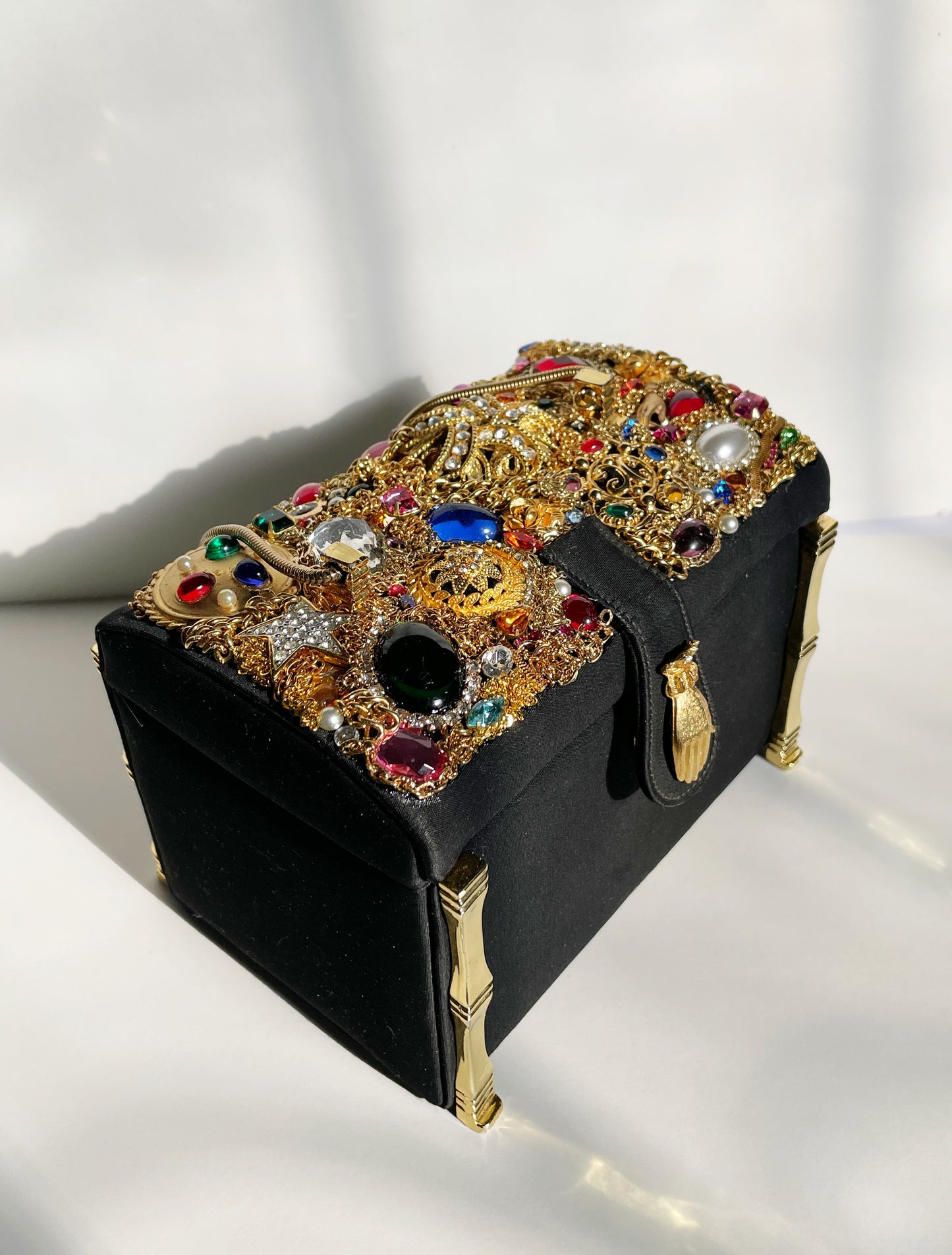 The treasure chest purse