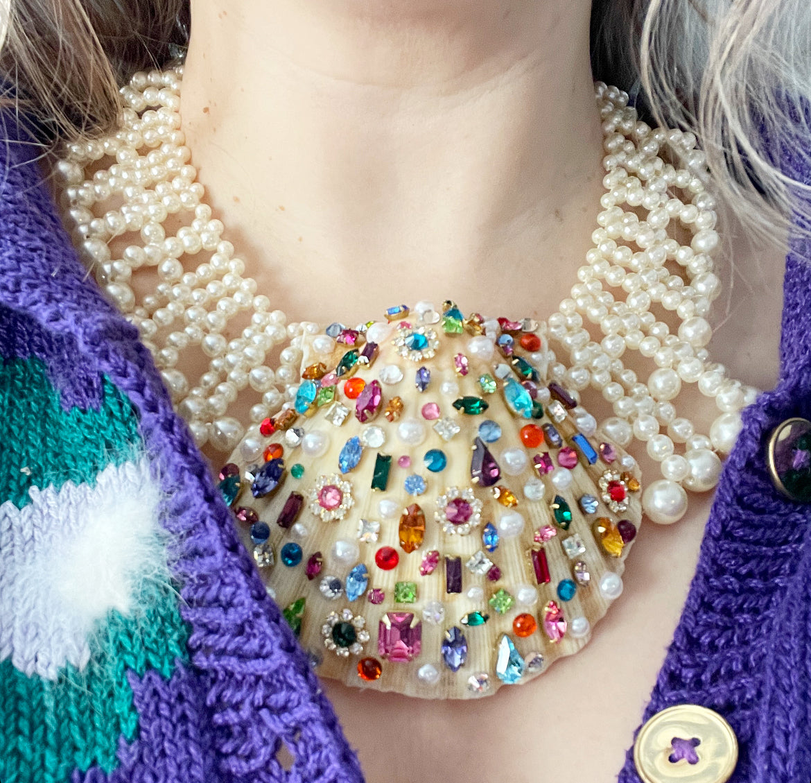 Shelled rhinestone party necklace