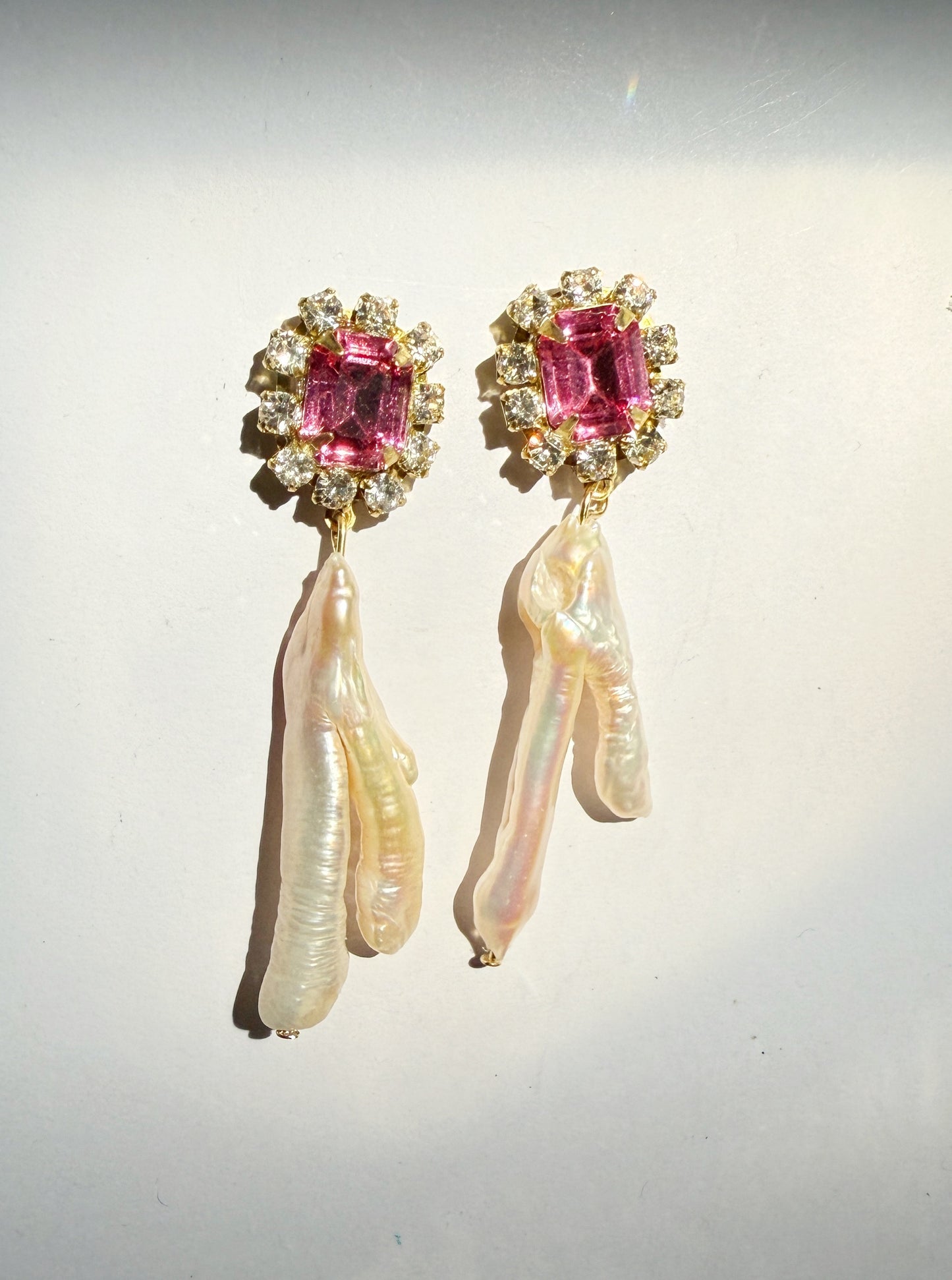 Electric rhinestone pink pearl studs