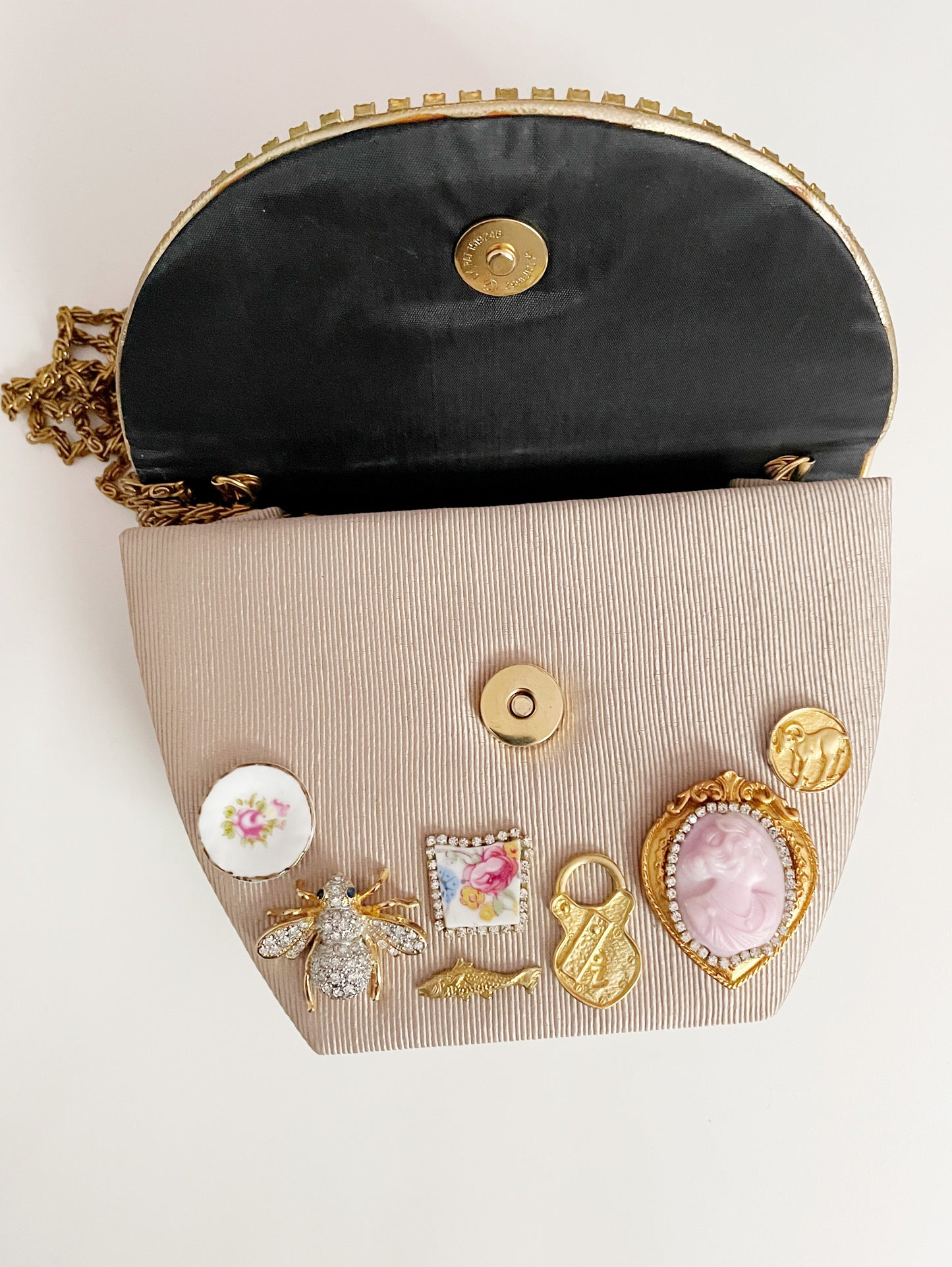 Garden gallery wall purse