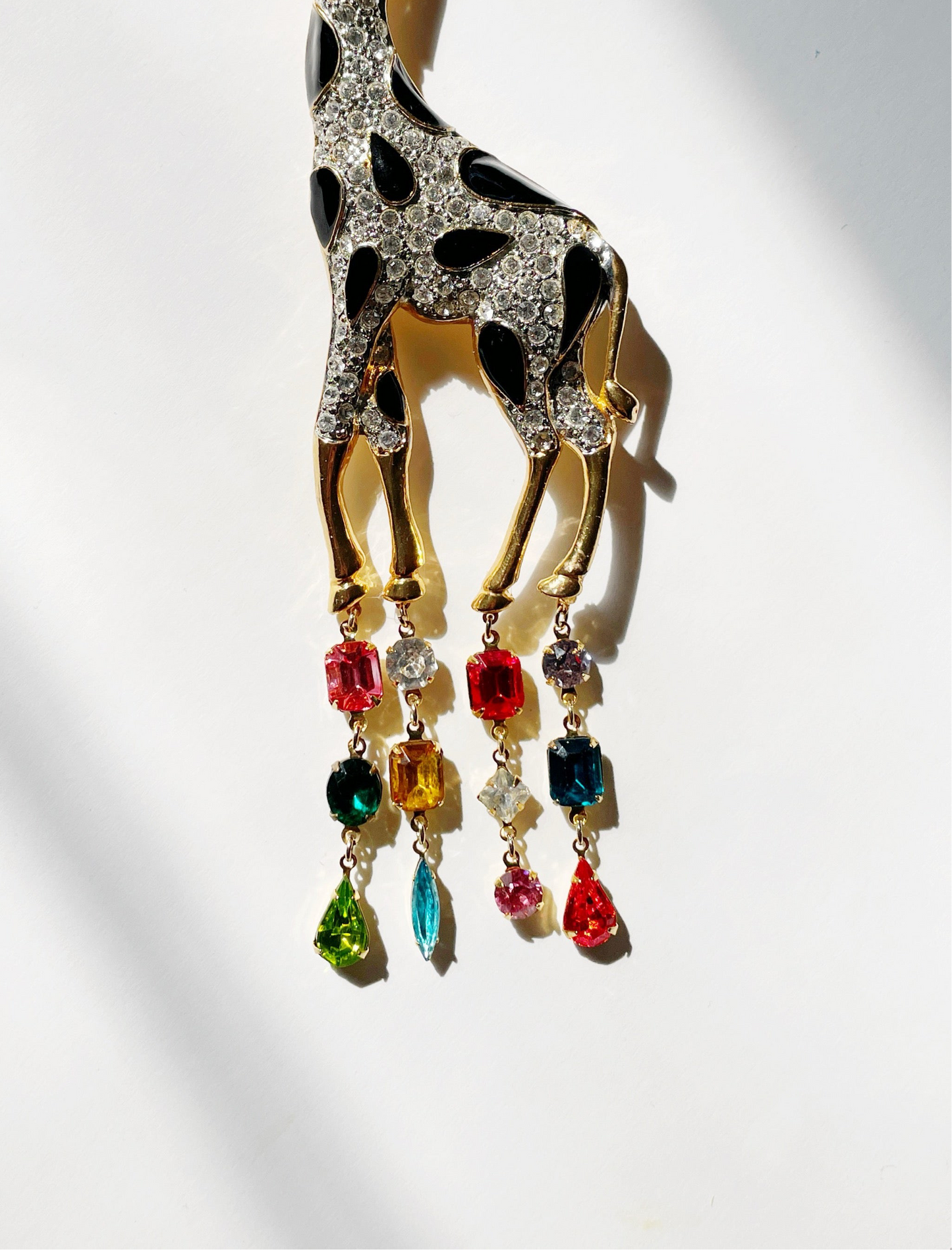 Giraffe party brooch