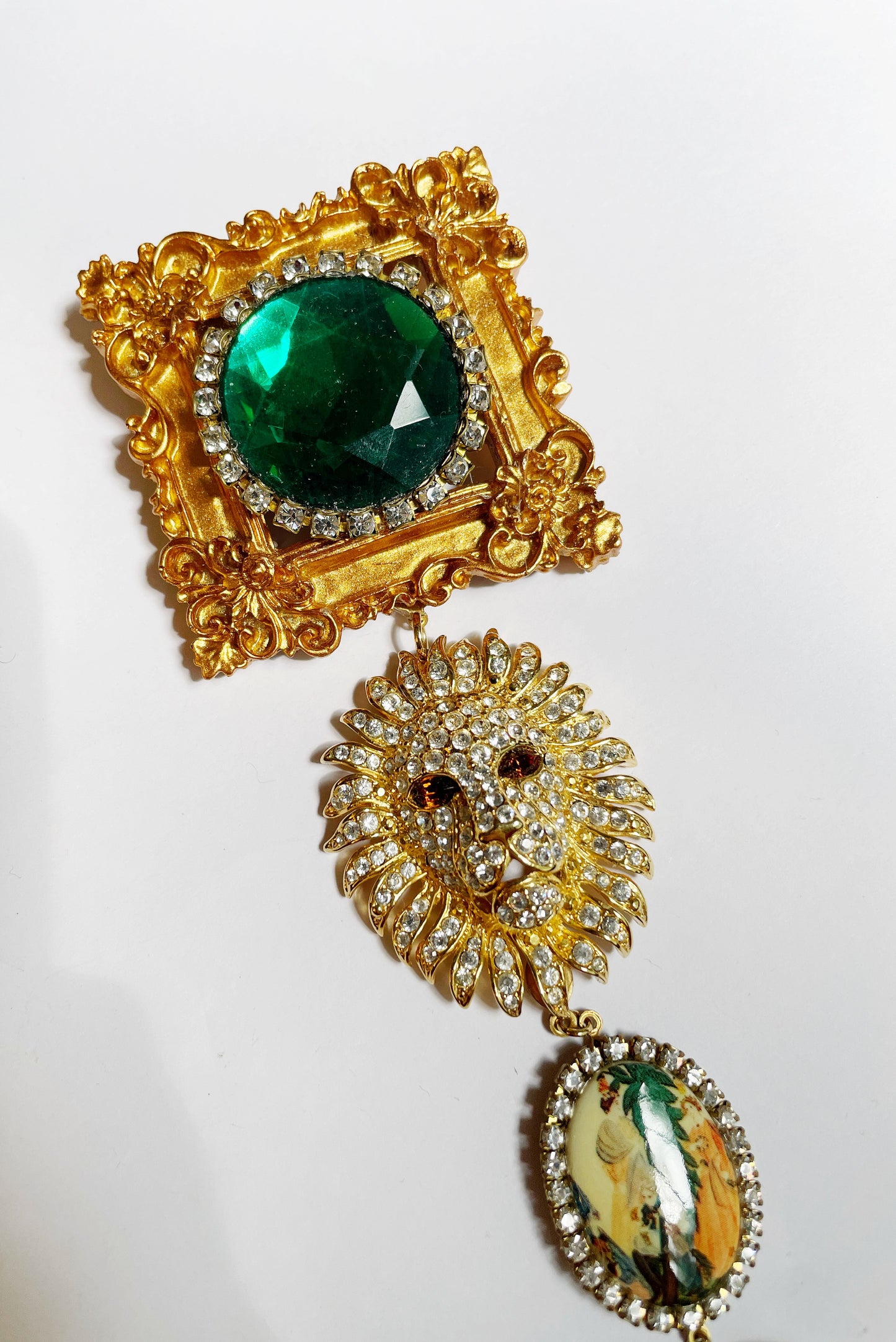 Lovely leo locket gallery wall brooch