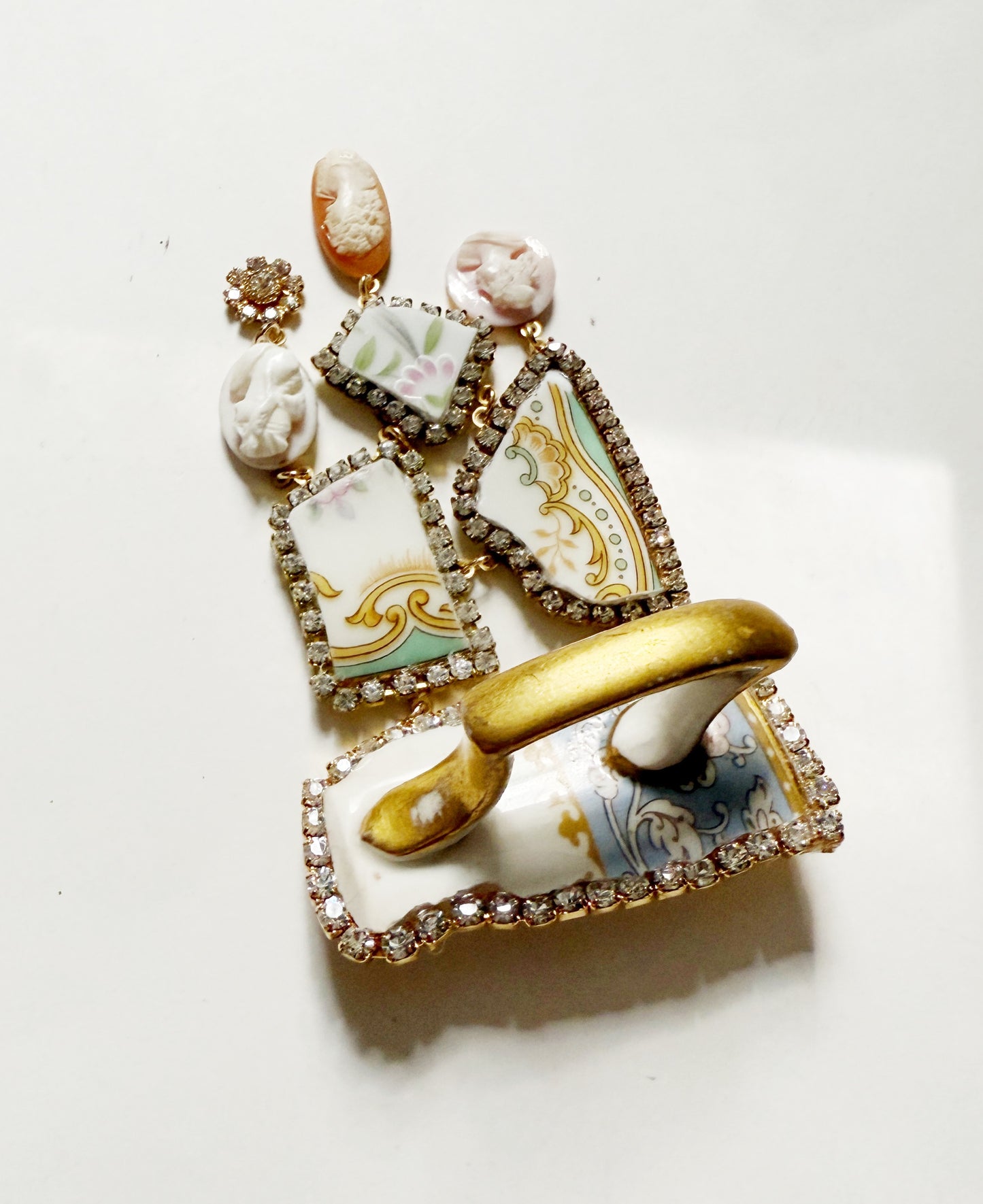 Tea time cameo brooch