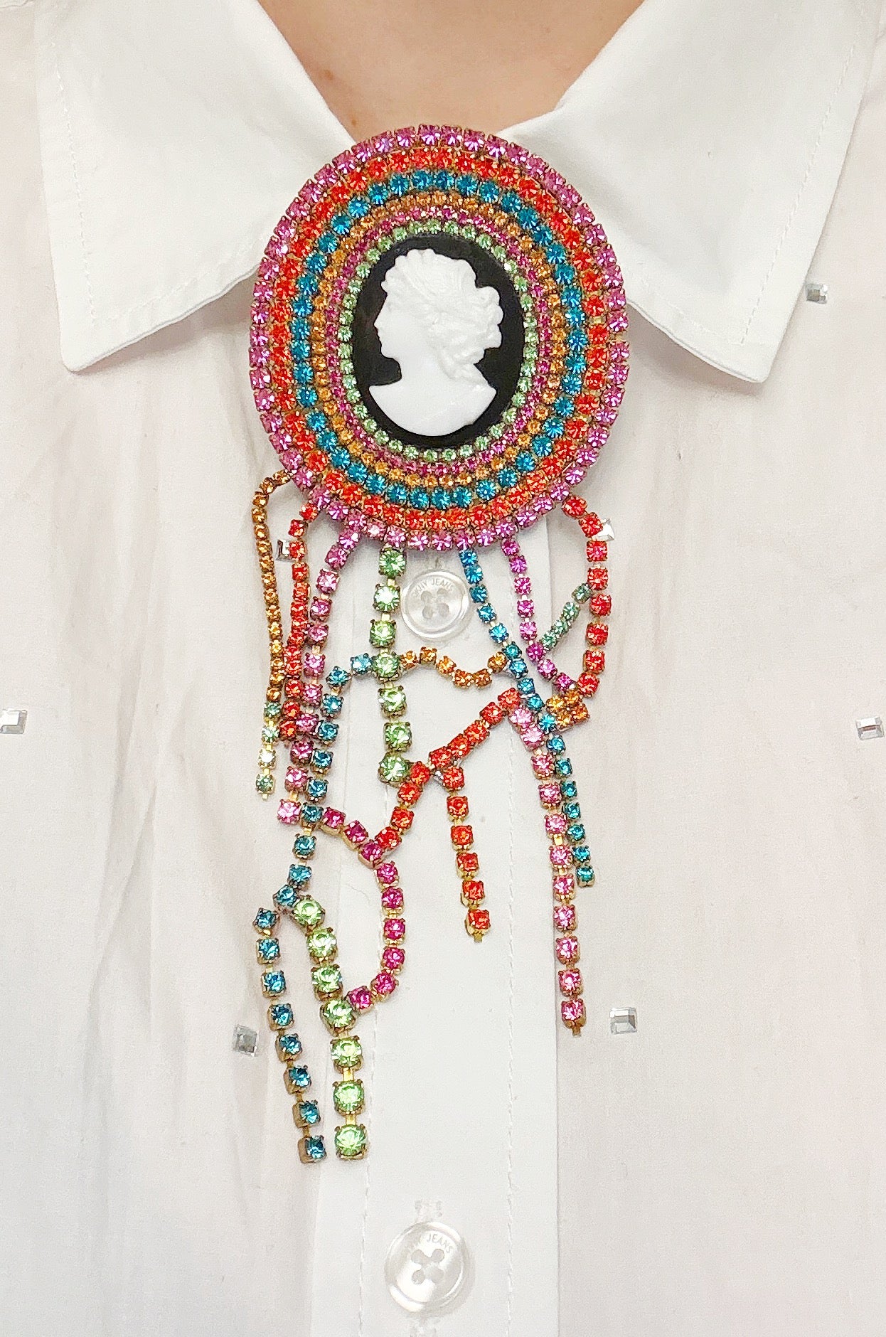 Colossal cameo brooch