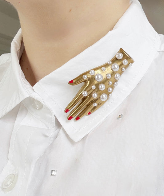 Pearl party hand brooch