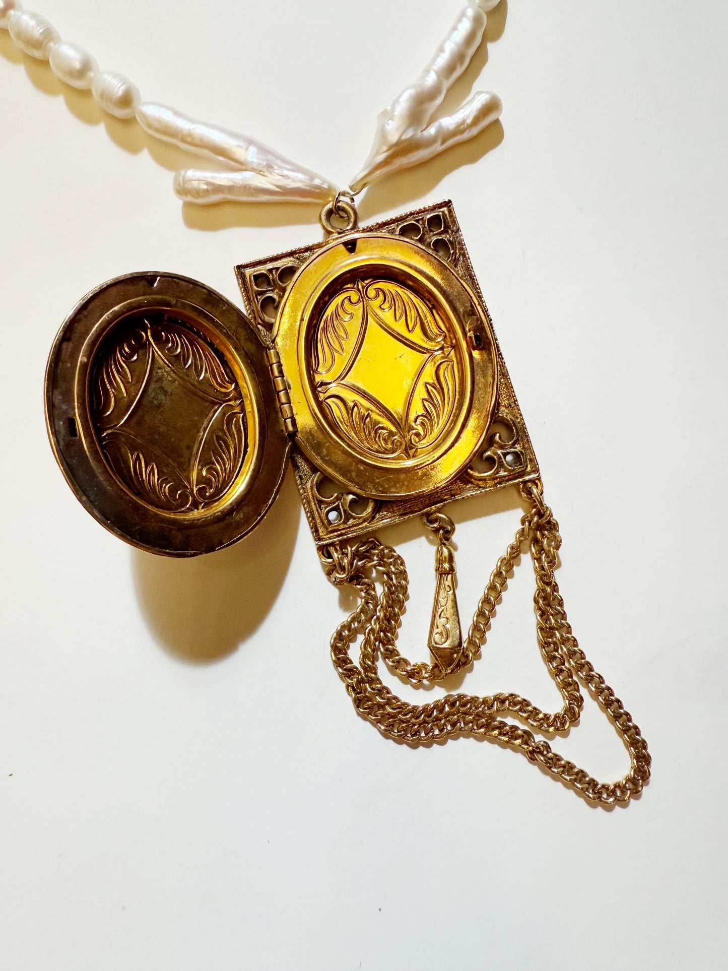 cameo pearl locket necklace