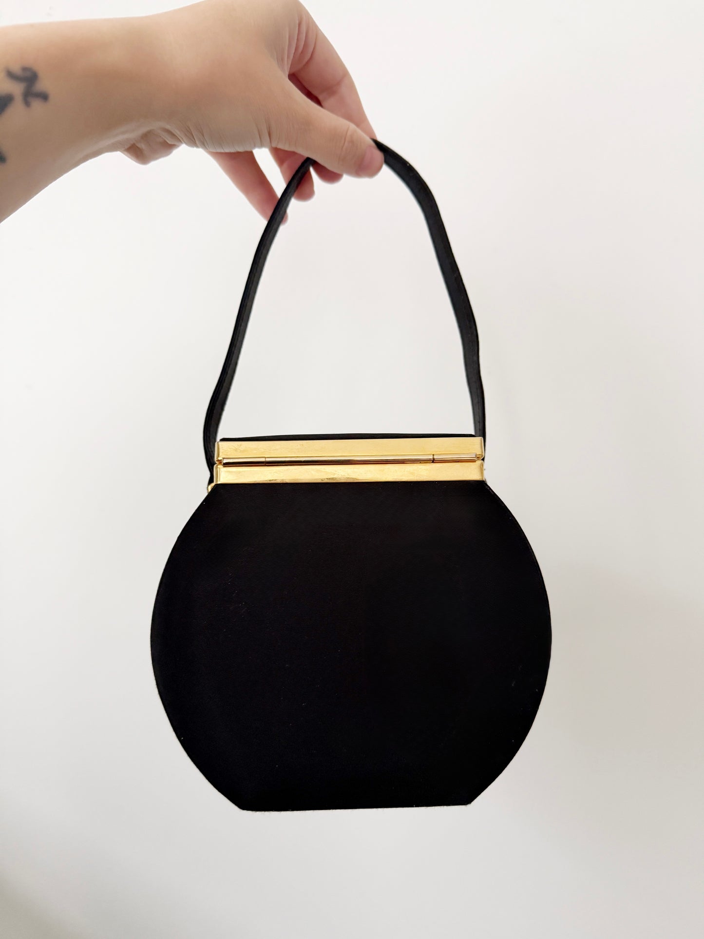 Gallery wall hands in purse