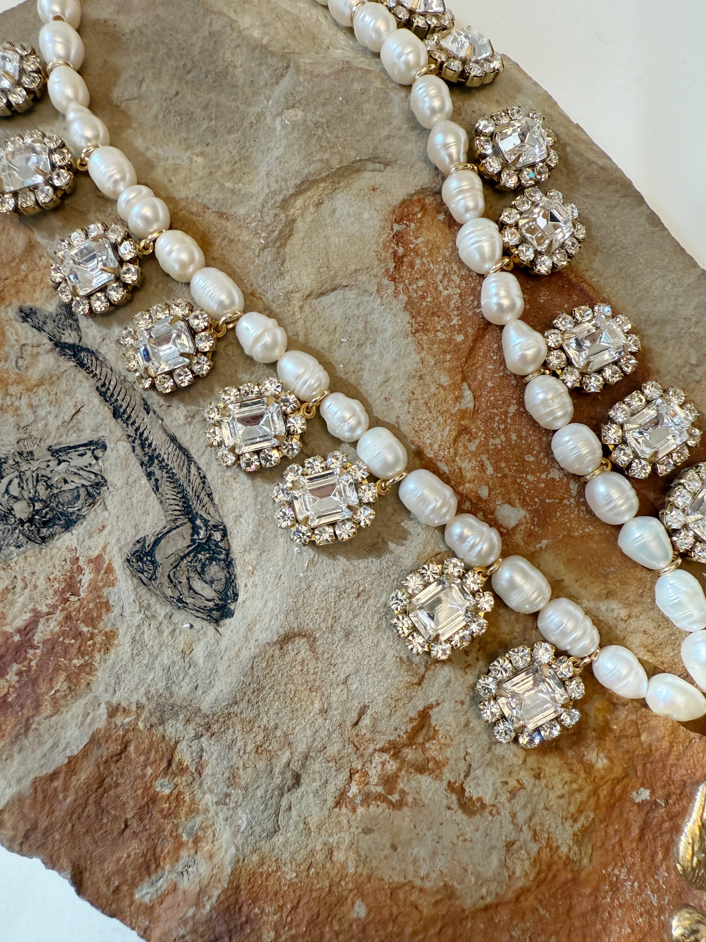 Glimmering cameo necklace