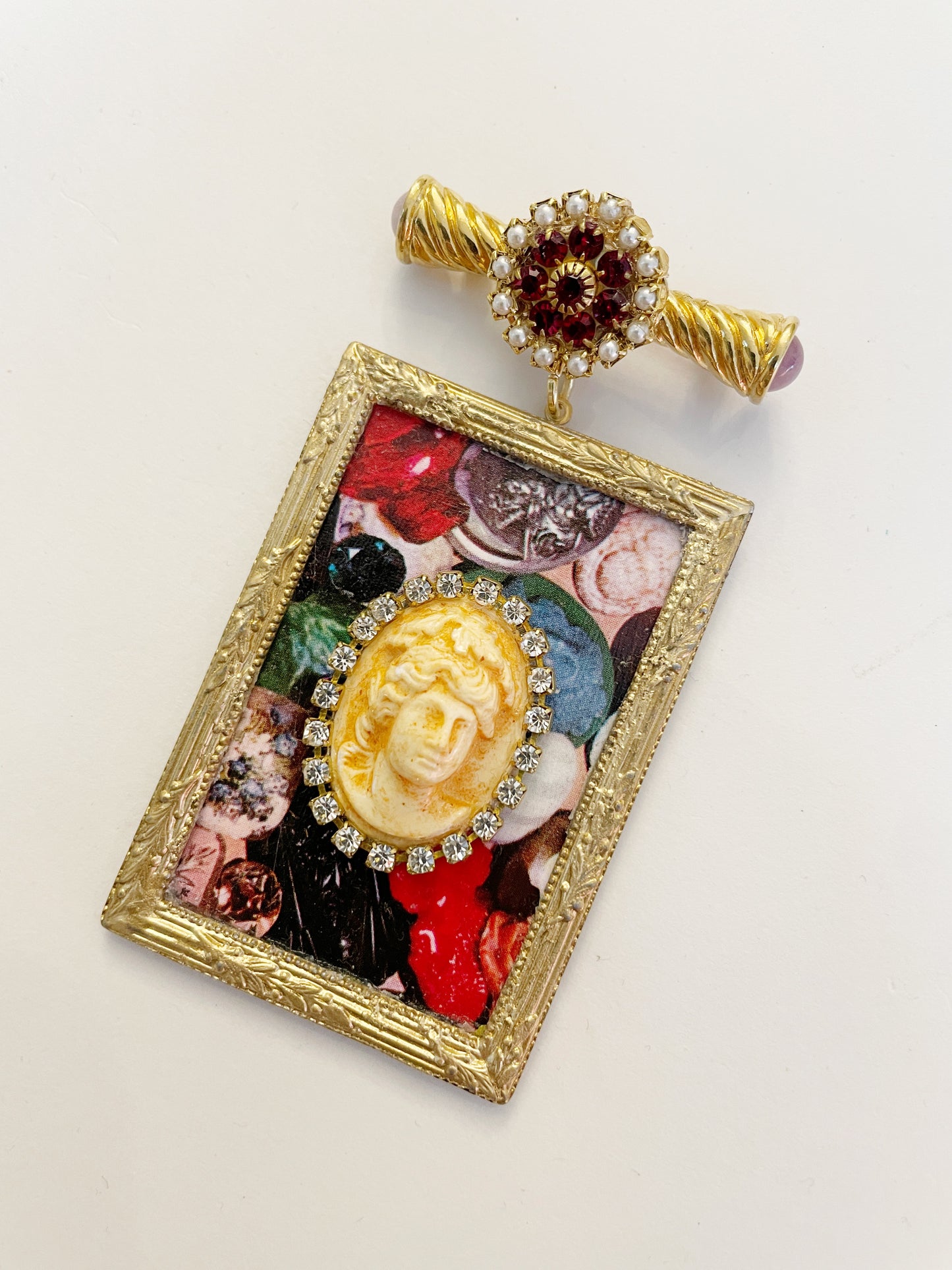 Gallery wall living Painting brooch