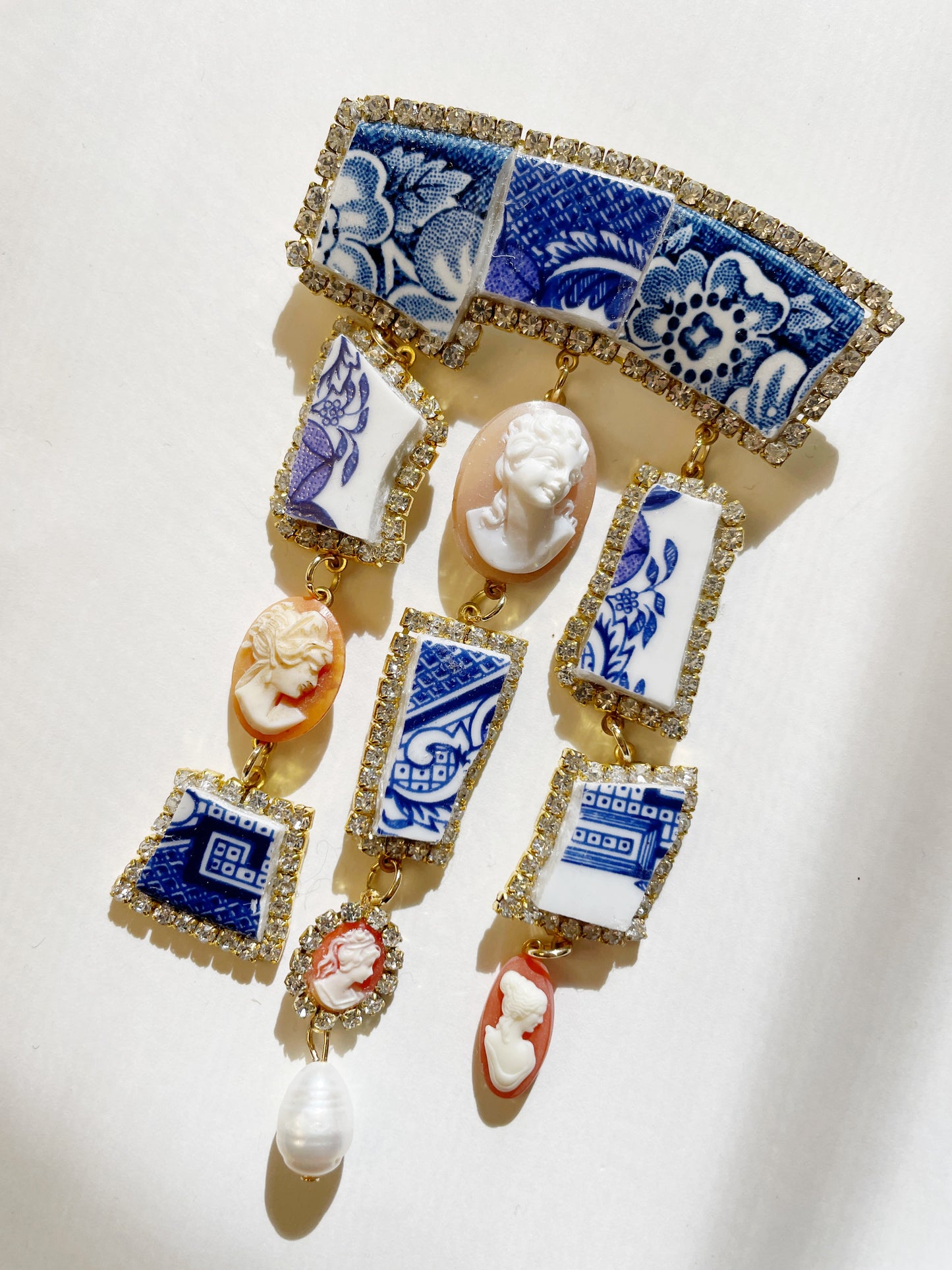Dreamy pieces cameo brooch