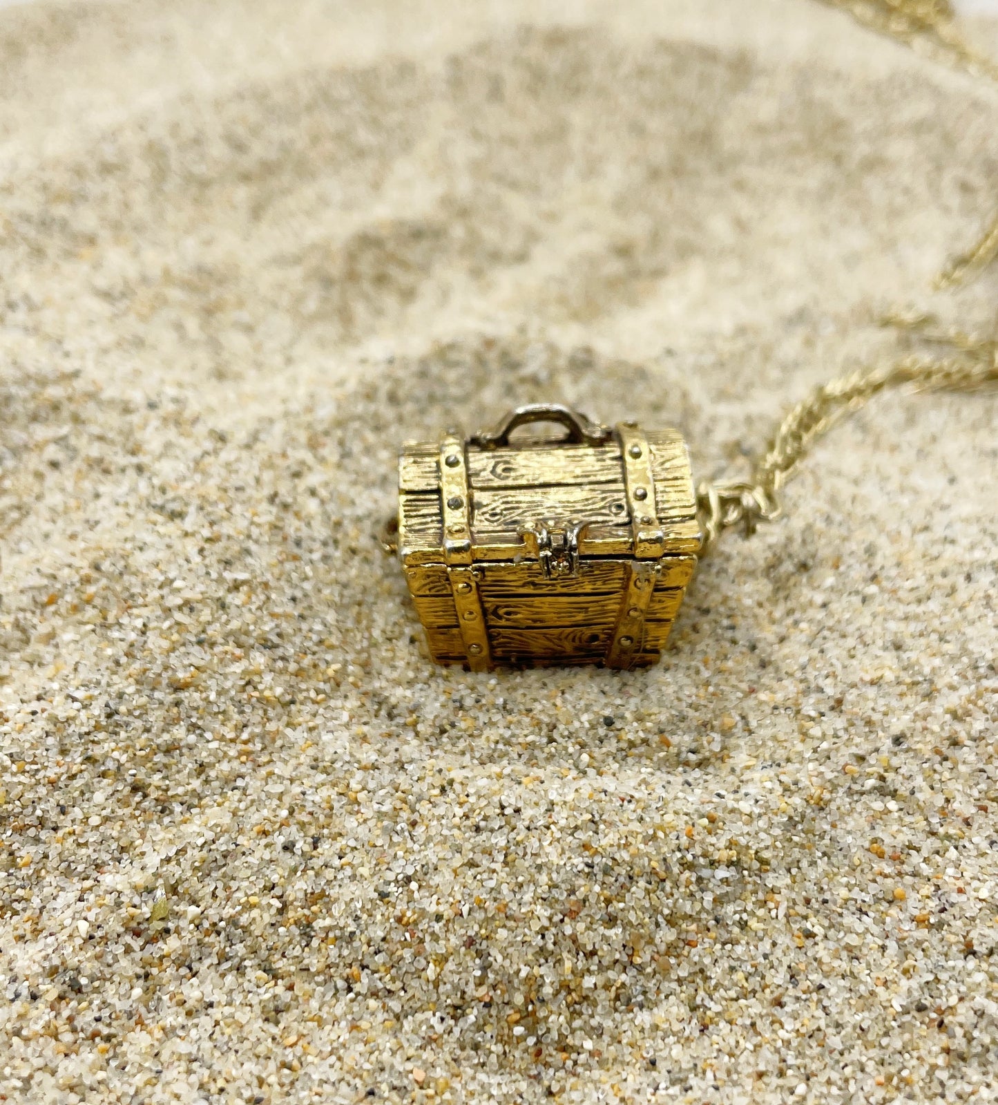 Treasure chest necklace