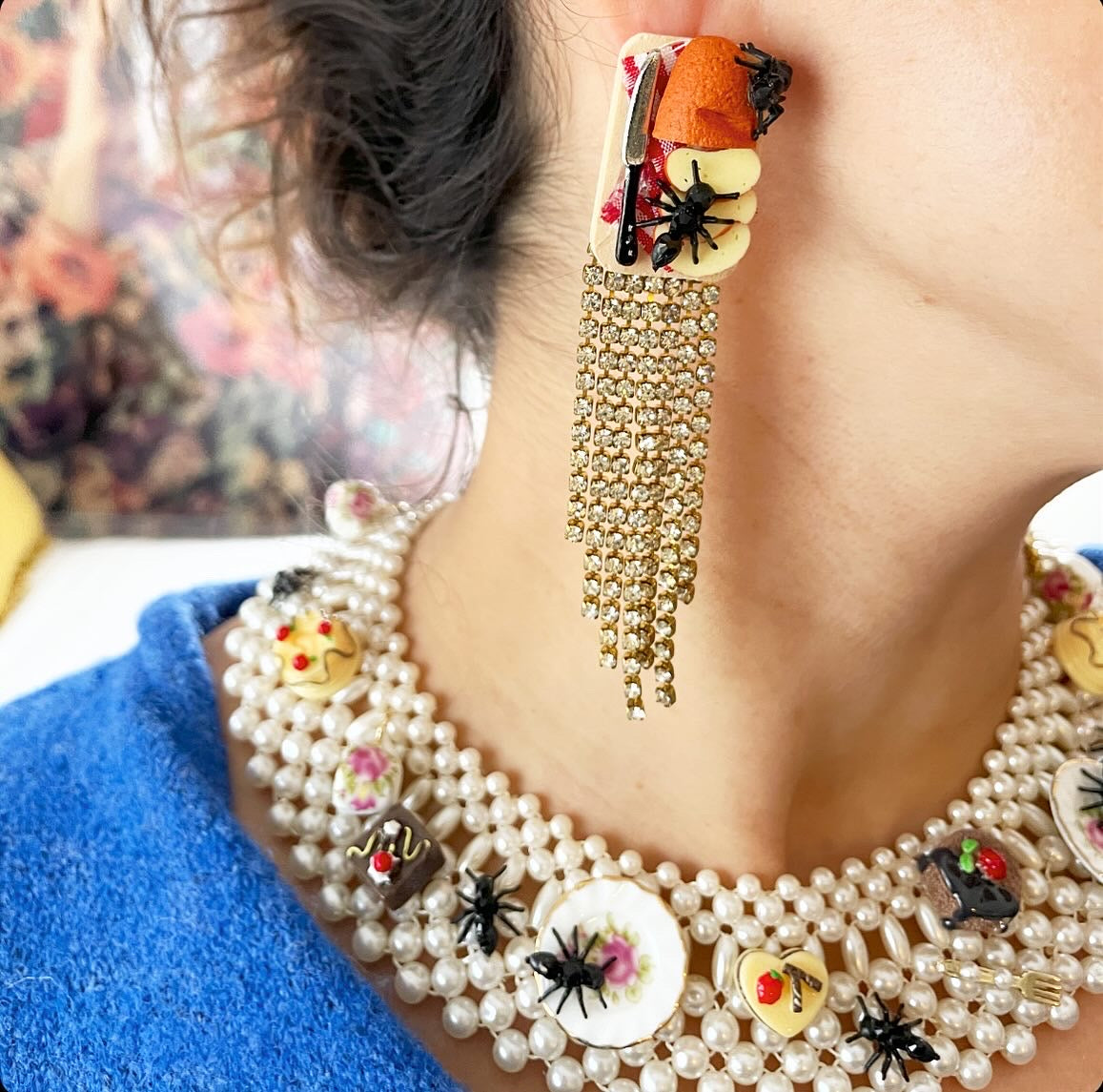 Ant party fringe earrings