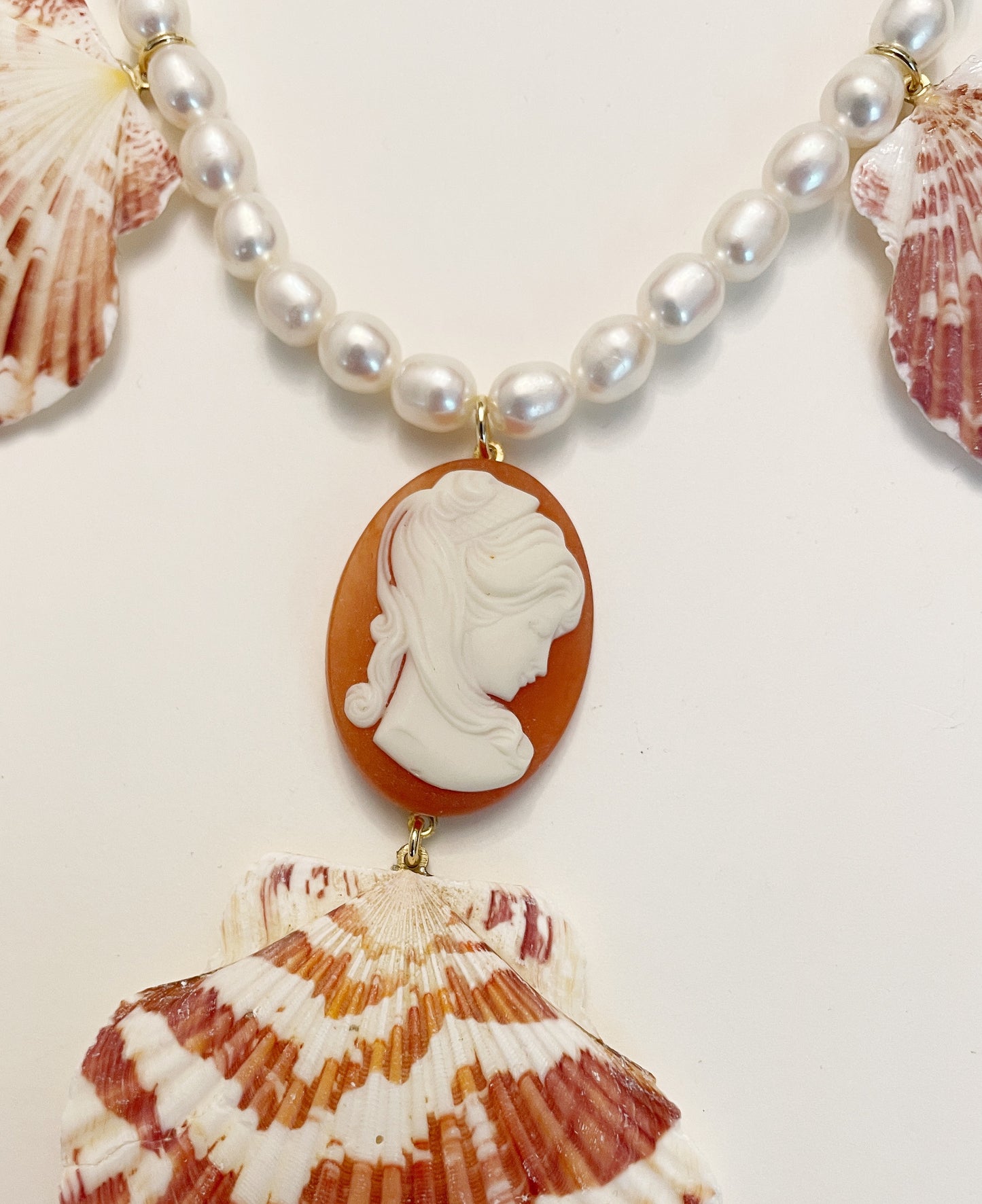 Cameo shell pearl necklace