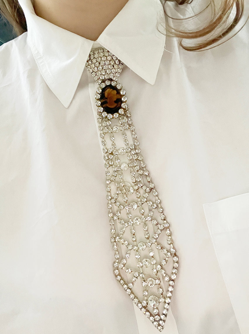Cameo rhinestone tie necklace