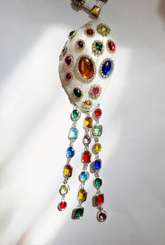 Colossal shell necklace