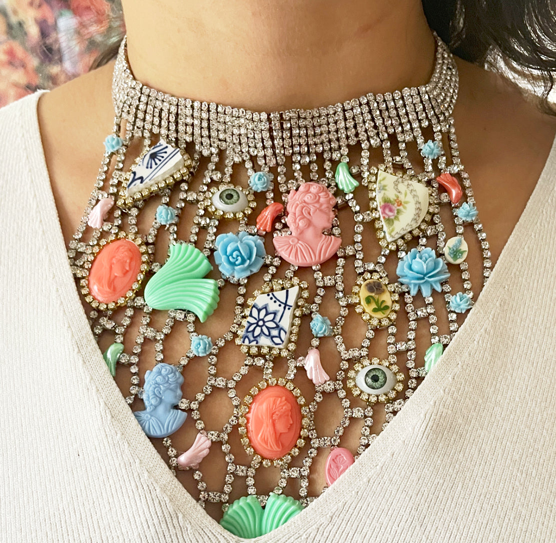 Colossal dreamy pieces necklace