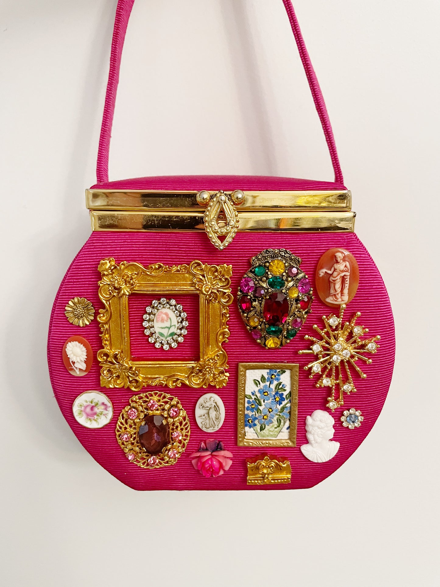 The dream gallery Wall purse