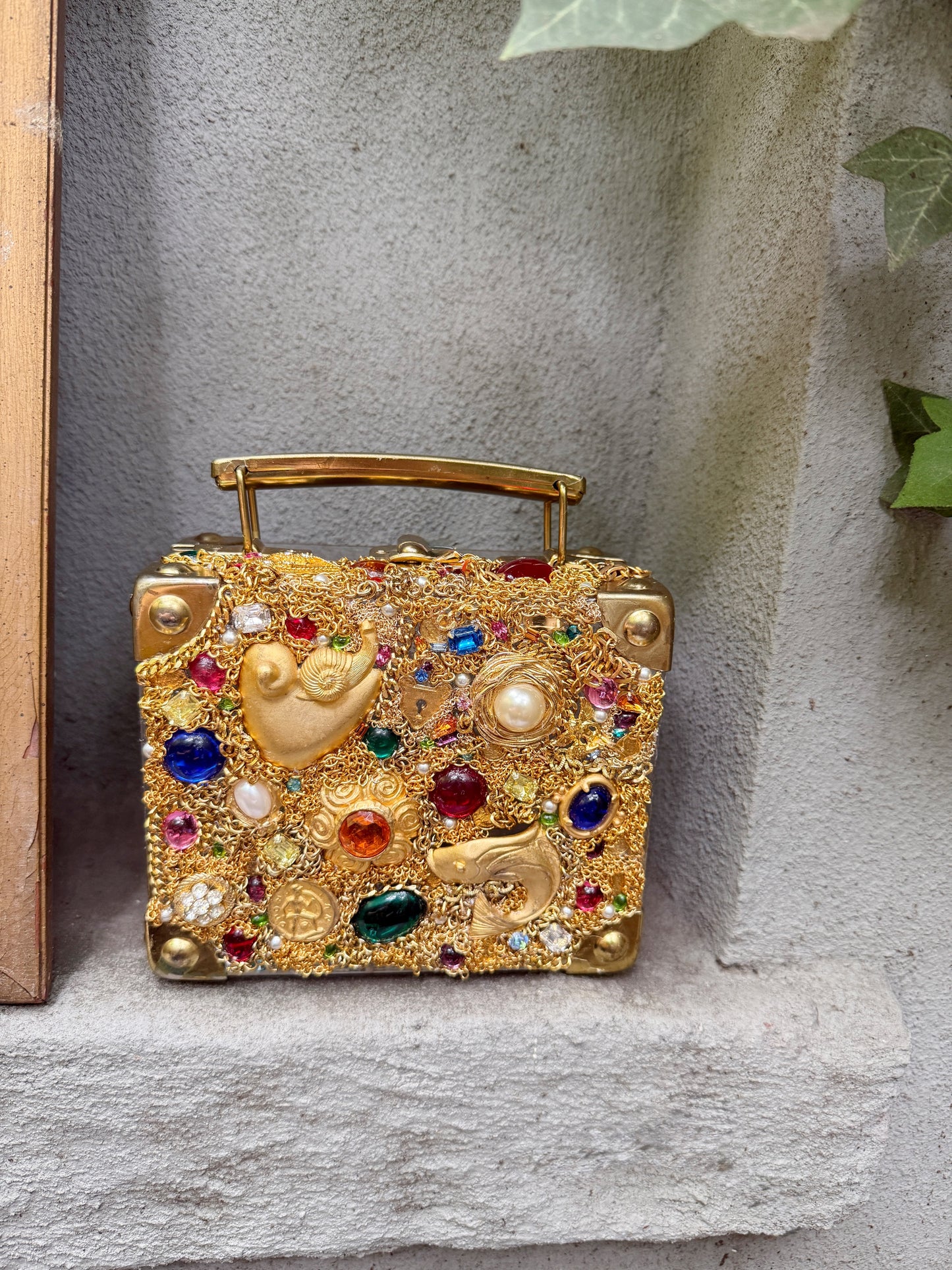 Hidden treasure purse