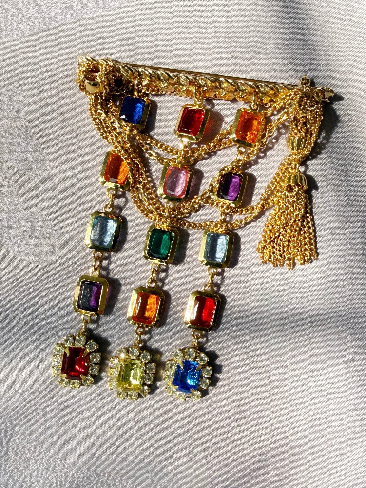 Multi color fringe brooch