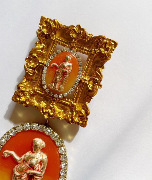 Living painting gallery wall brooch