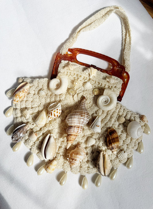 Goddess shell crochet purse