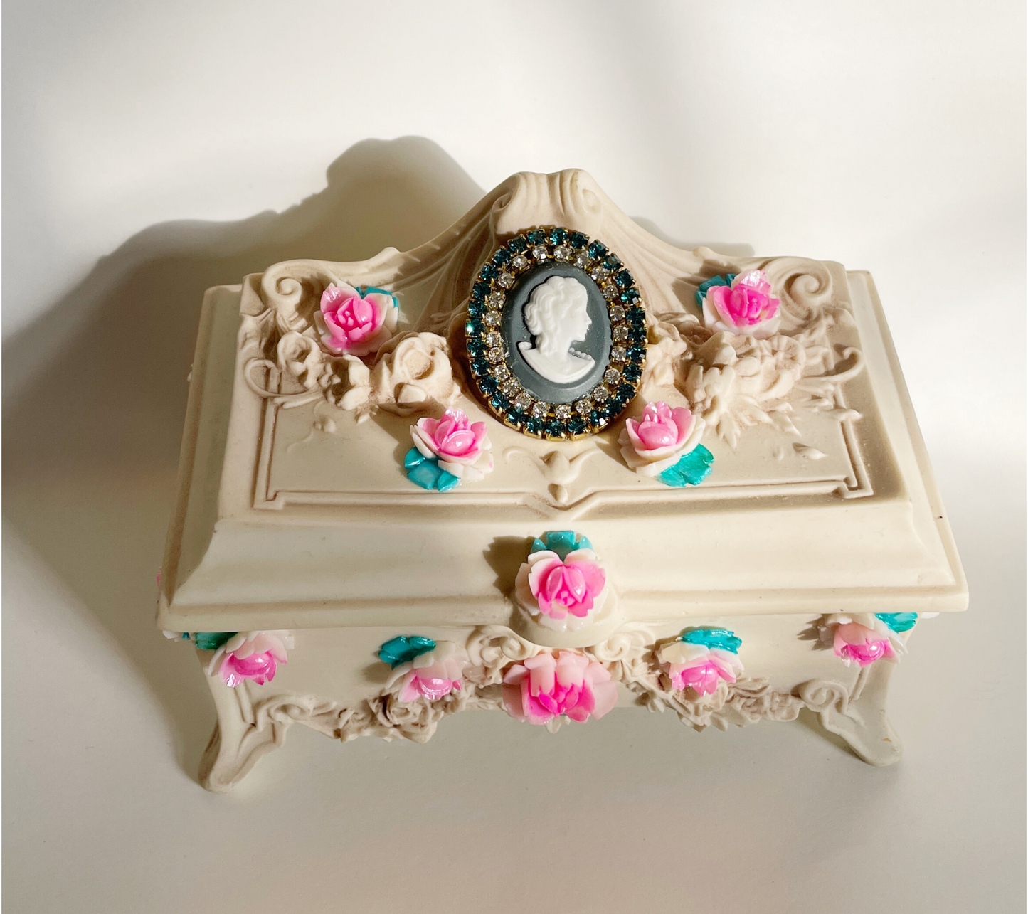 Rose garden jewelry box