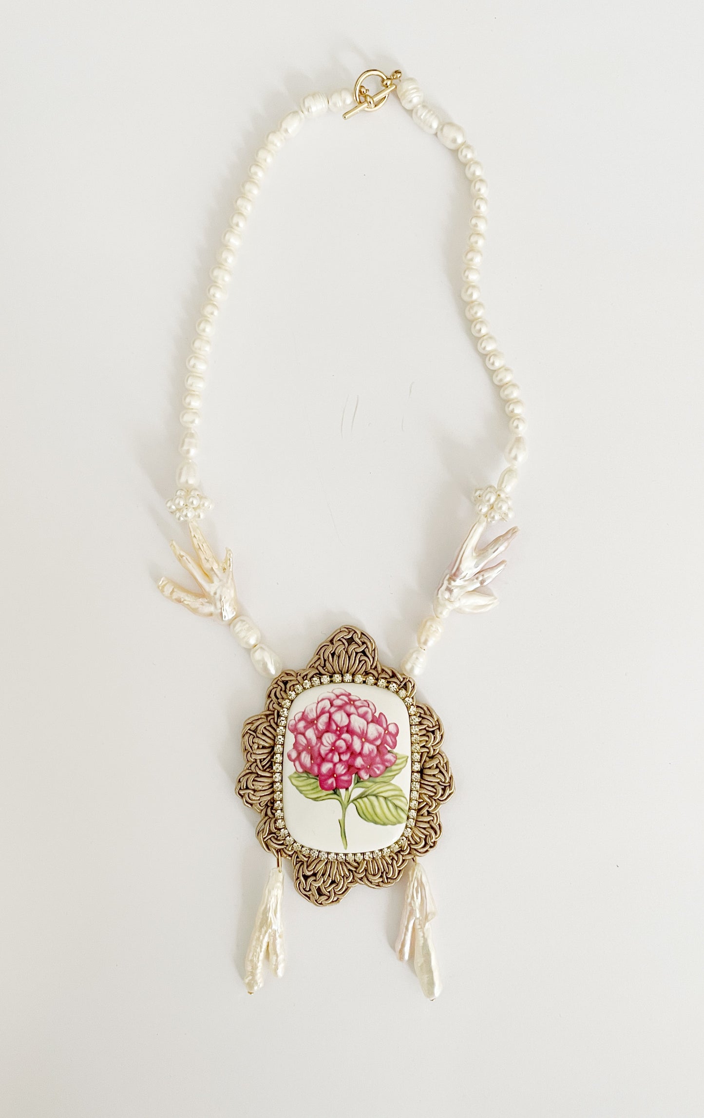 The hydrangea pearl necklace