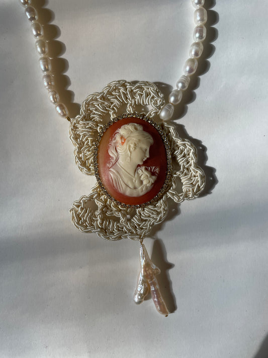 Cameo shell pearl necklace