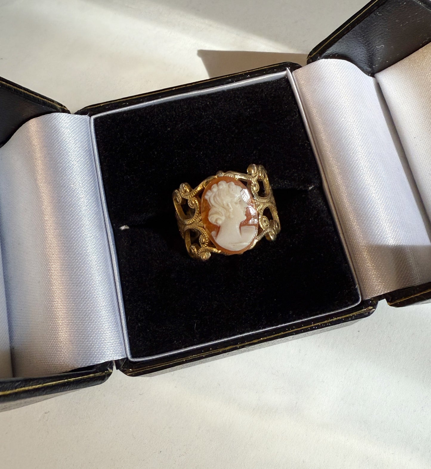 Cameo ring