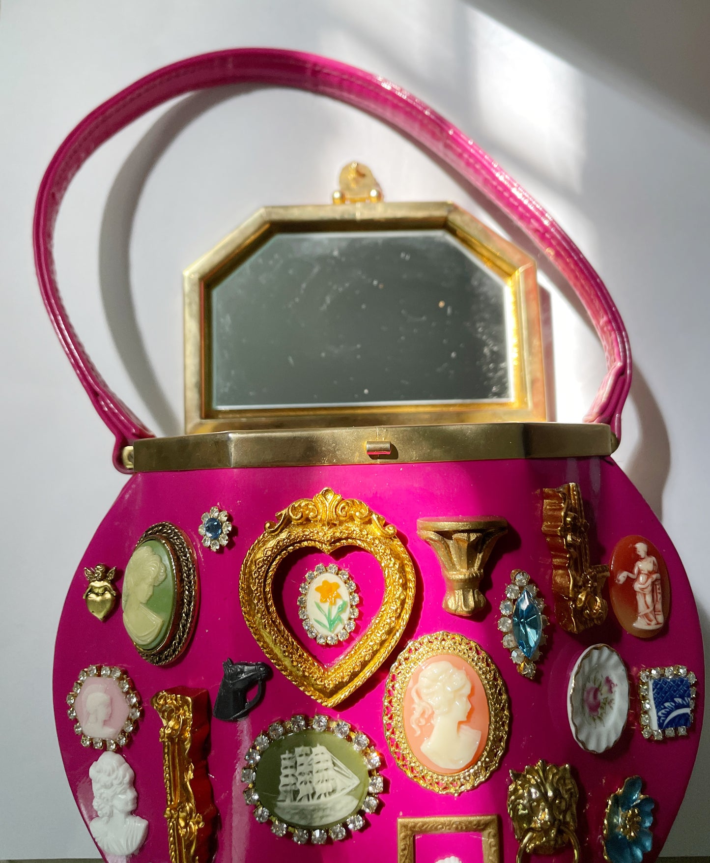 The dream gallery Wall purse