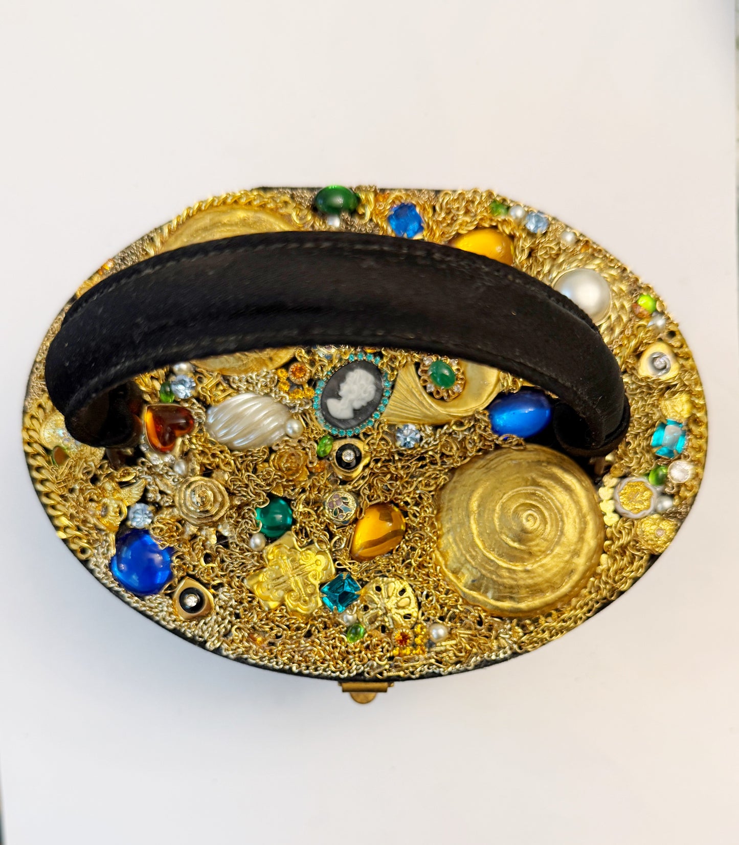 Hidden treasure purse
