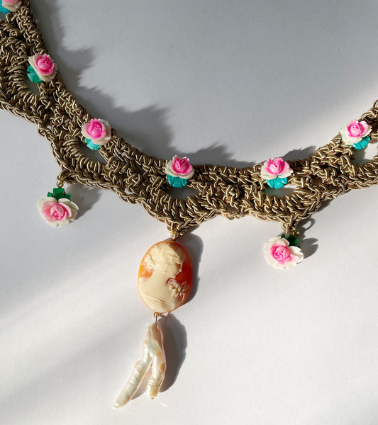 Rose garden choker