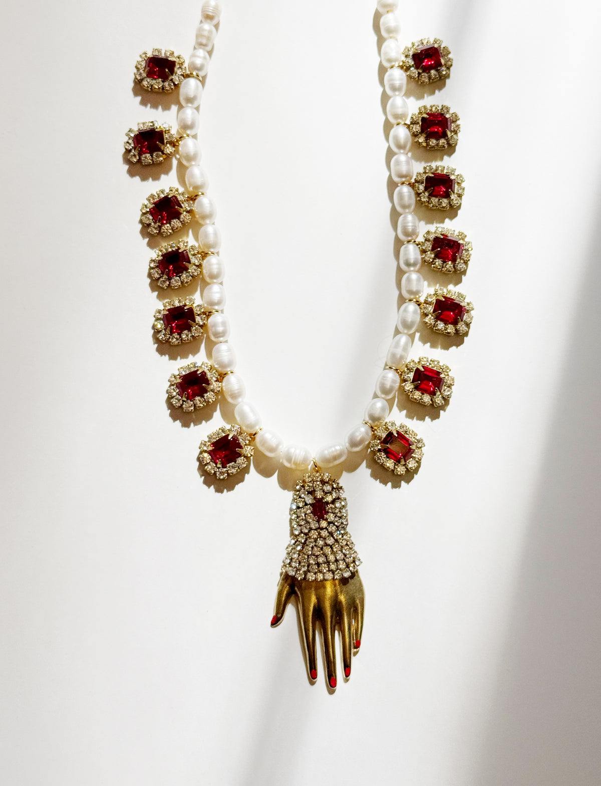 Regal rhinestone hand pearl necklace