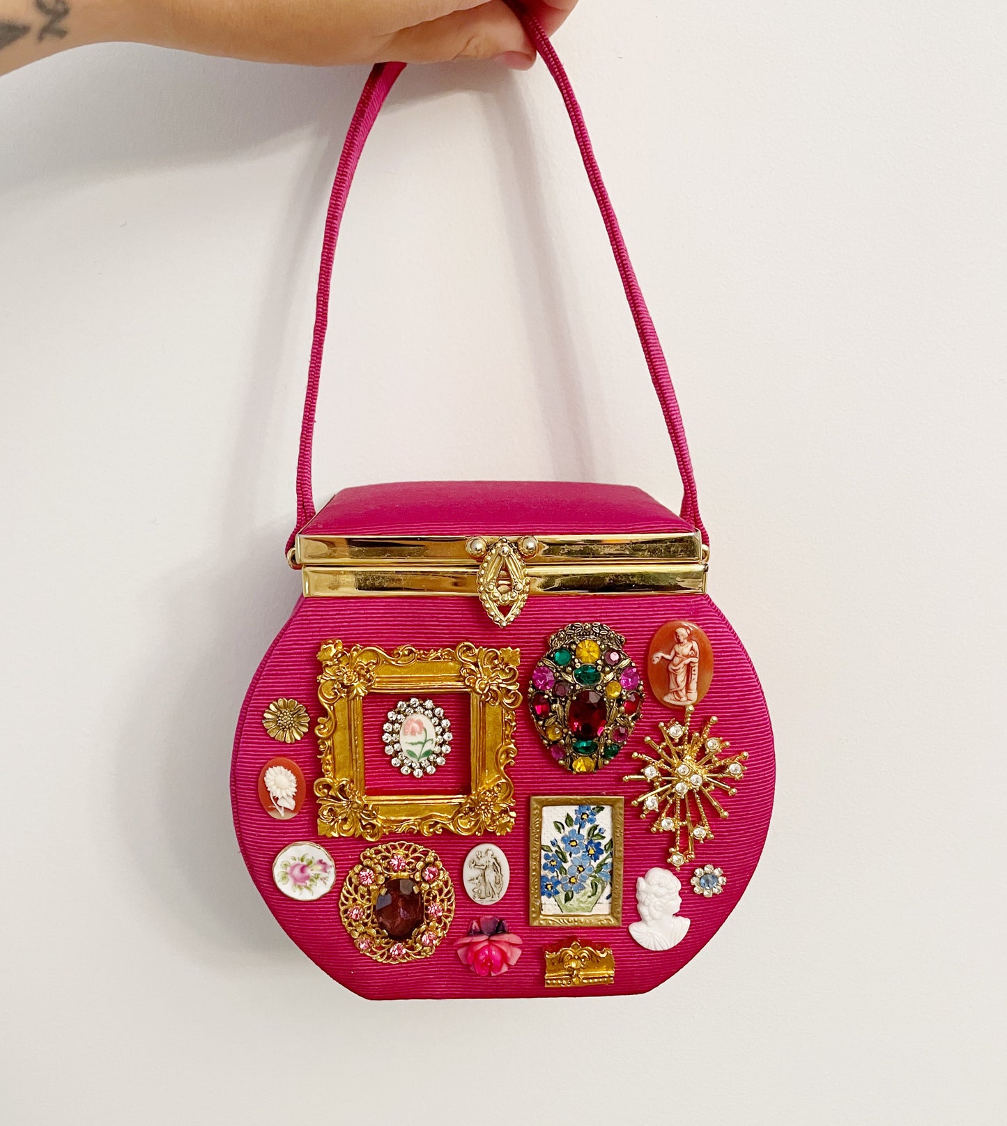 The dream gallery Wall purse