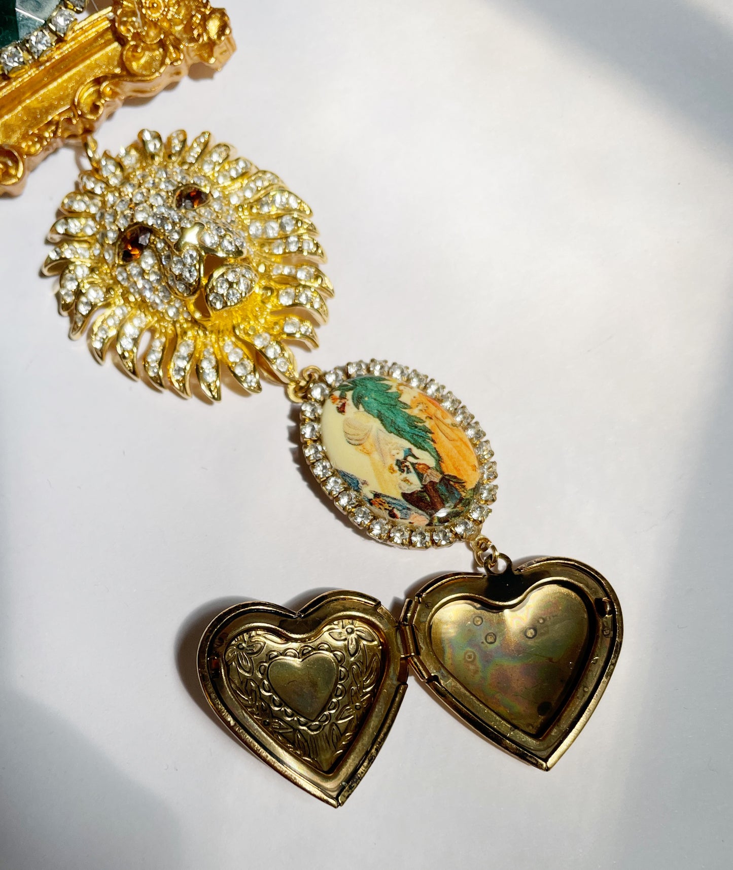 Lovely leo locket gallery wall brooch