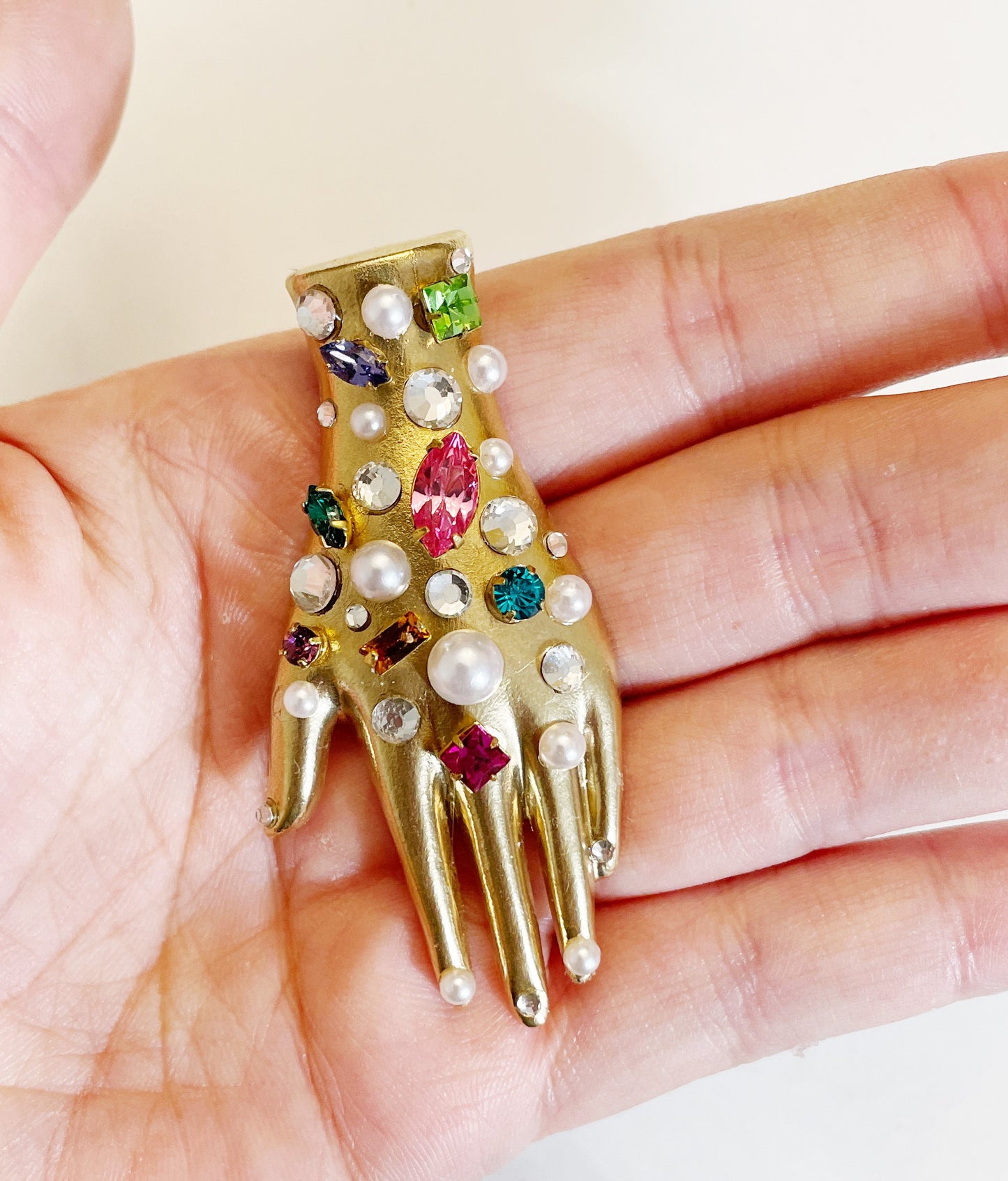 Rhinestone confetti hand brooch