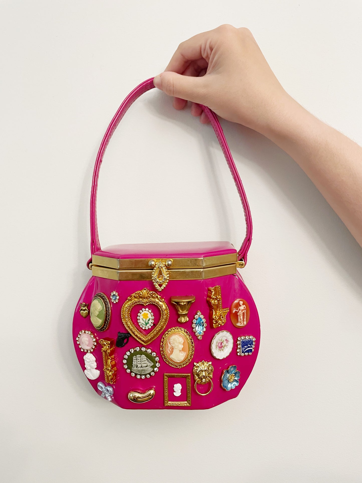 The dream gallery Wall purse