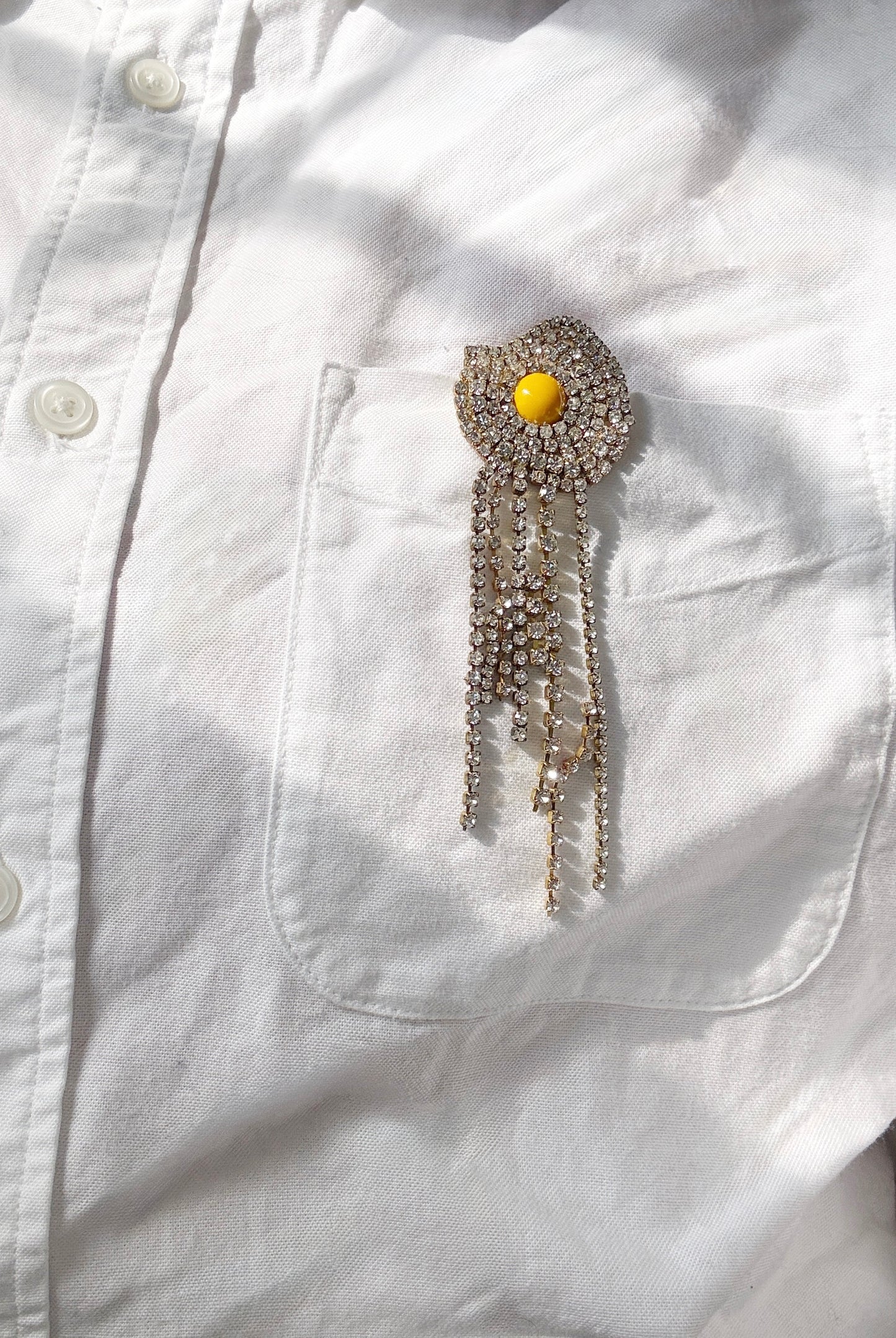 Eggy time brooch