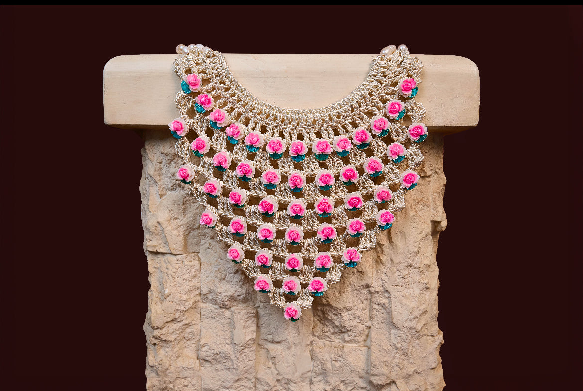 colossal rose garden necklace