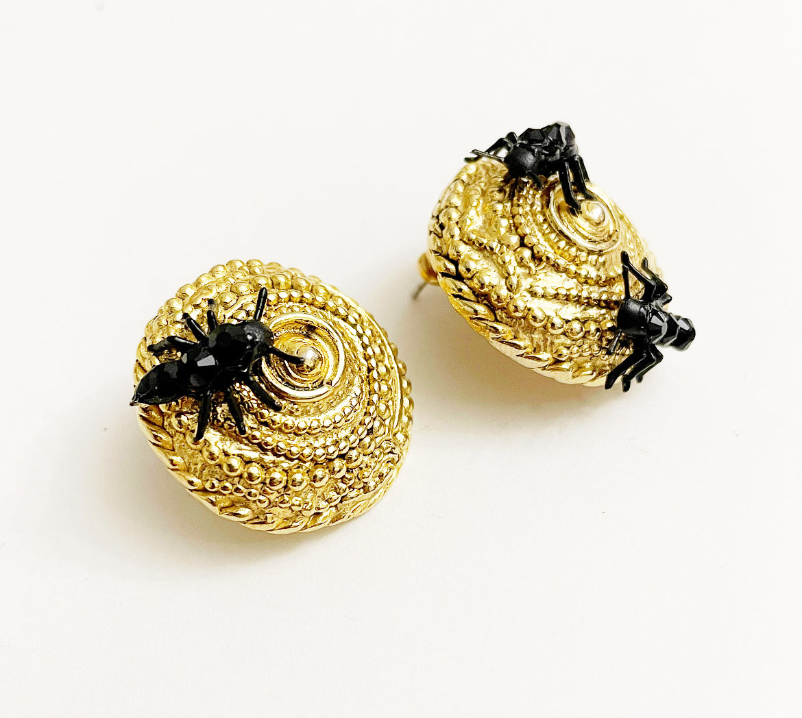 Ant party swirly studs
