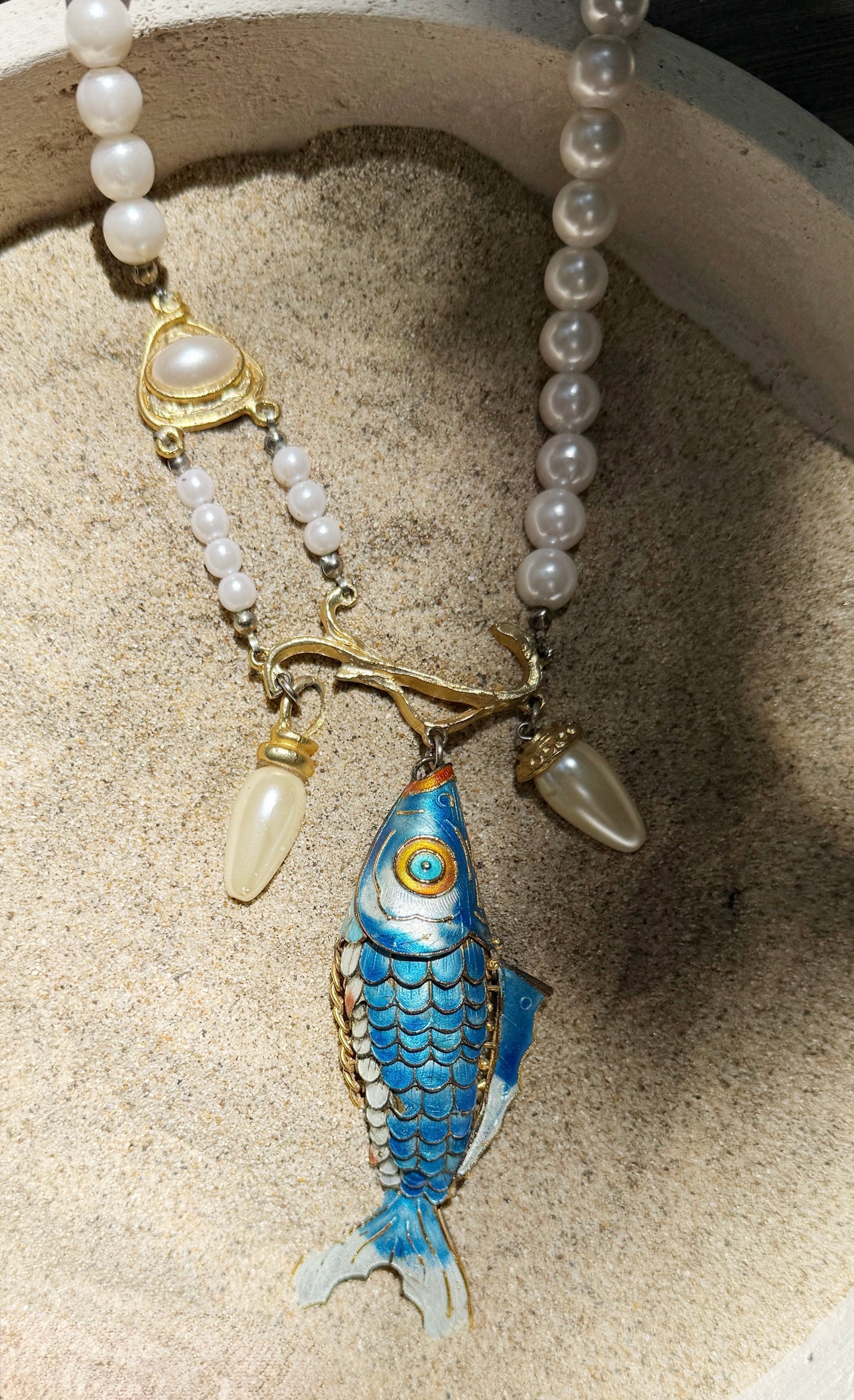 Pearly fish necklace