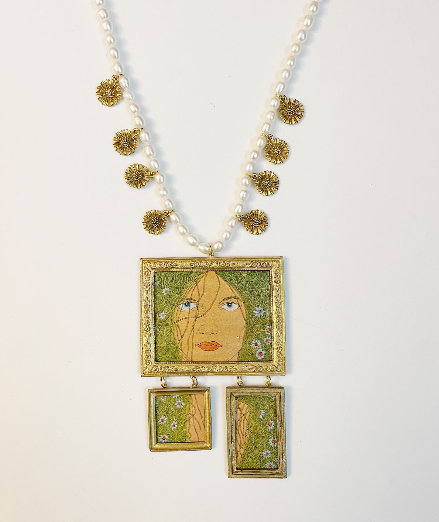 The Gallery Wall living flower power necklace