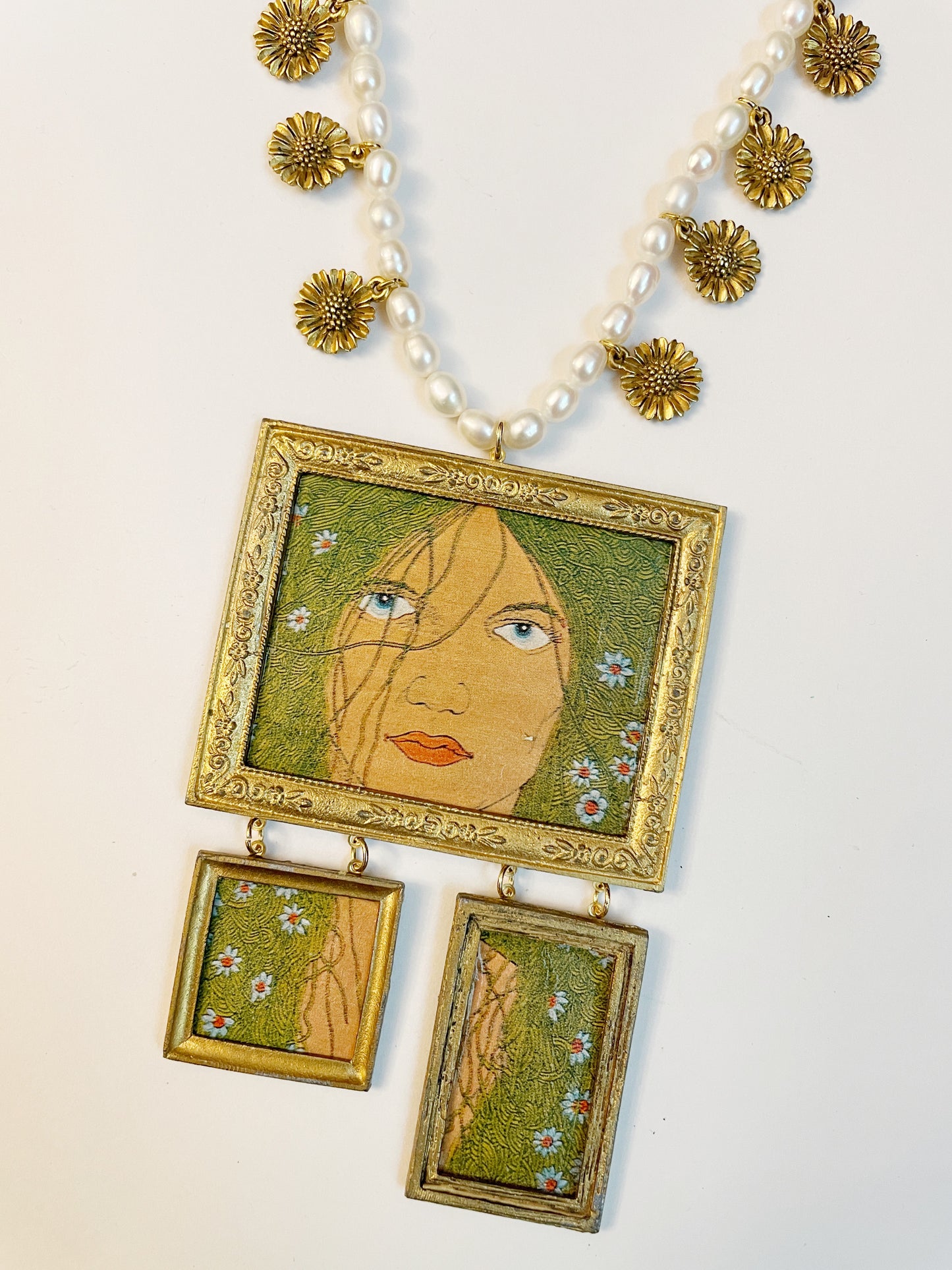 The Gallery Wall living flower power necklace