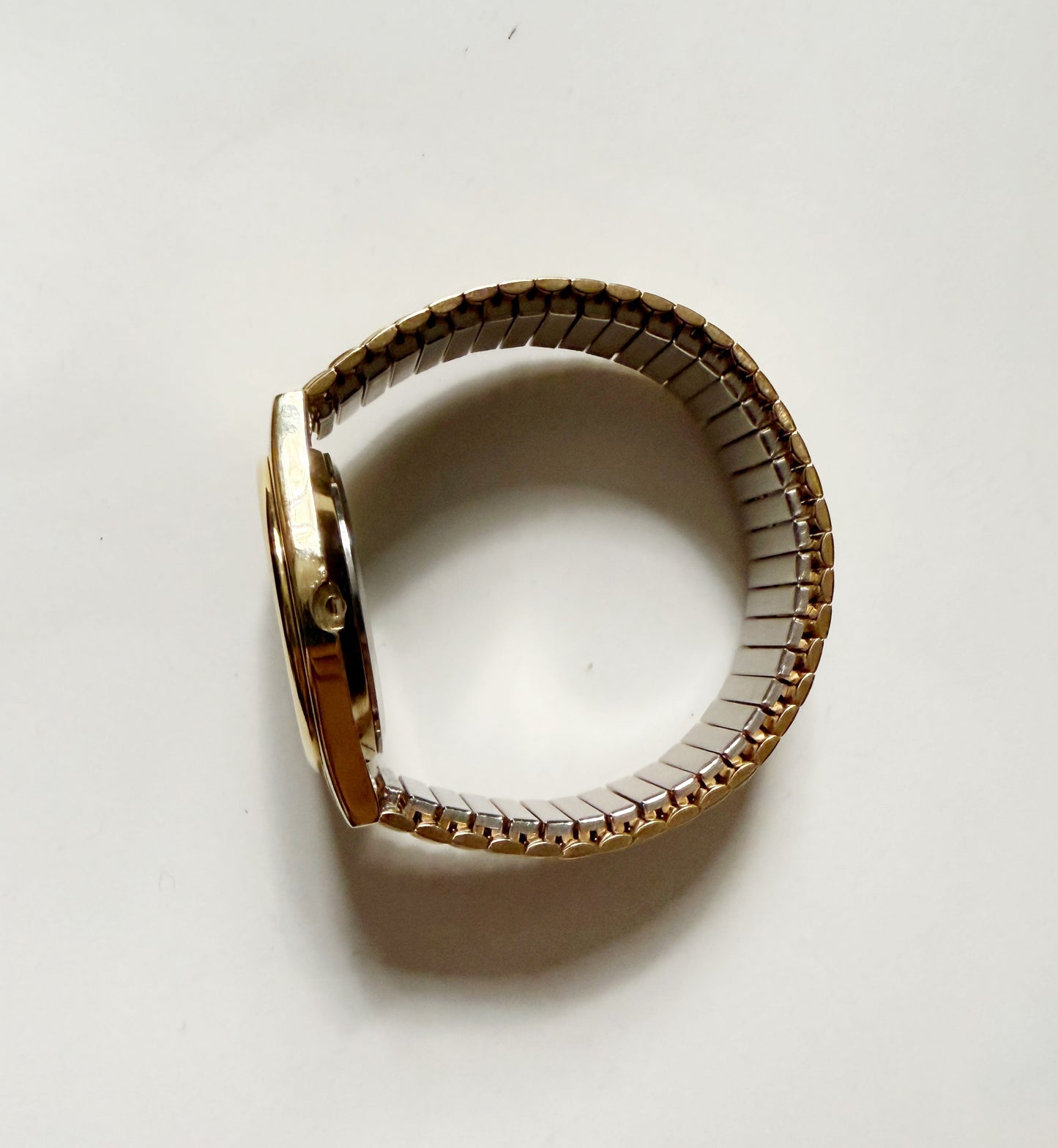 Cameo gallery wall watch