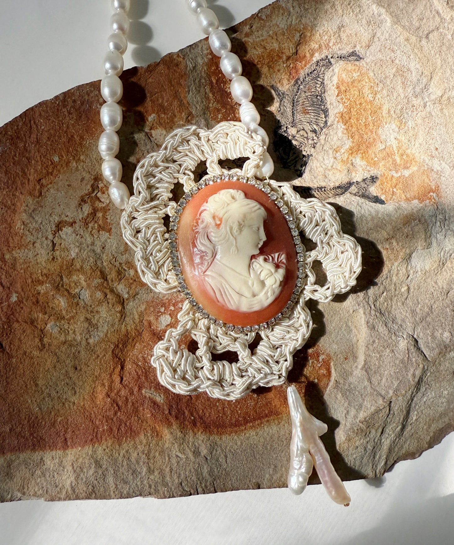 Cameo shell pearl necklace